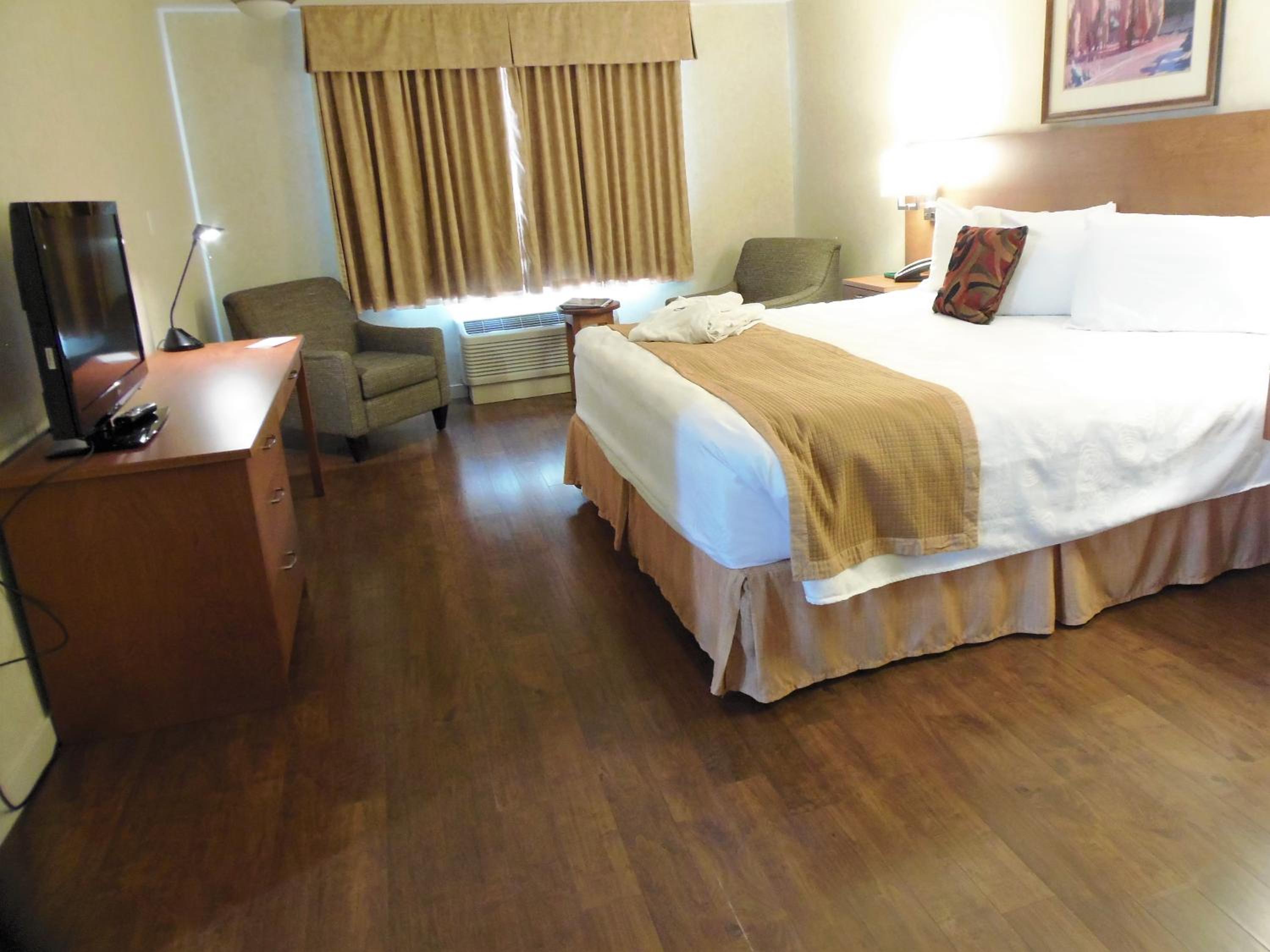 Two-Bedroom Suite - Photo 9