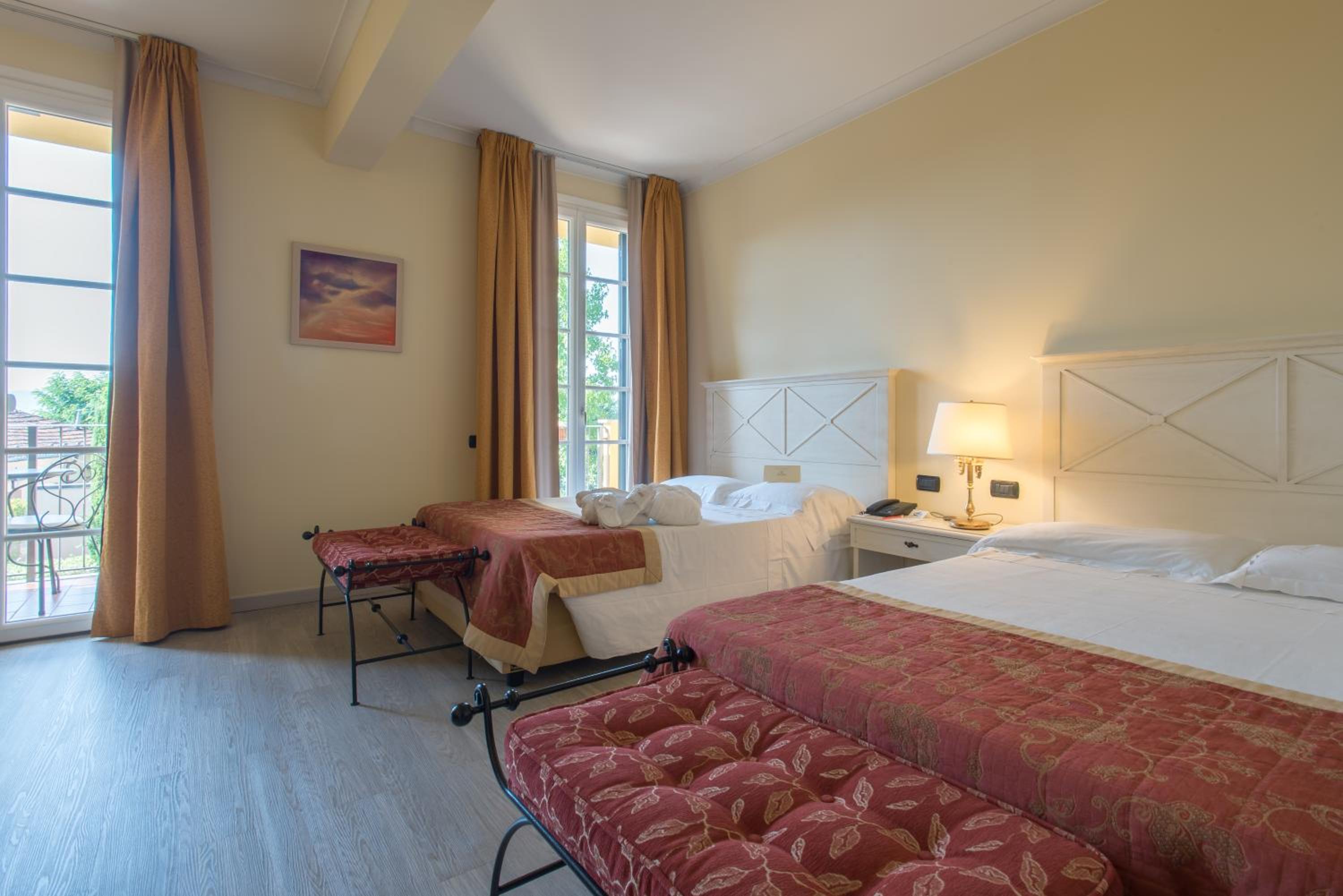 Deluxe Quadruple Room with Balcony - Photo 1