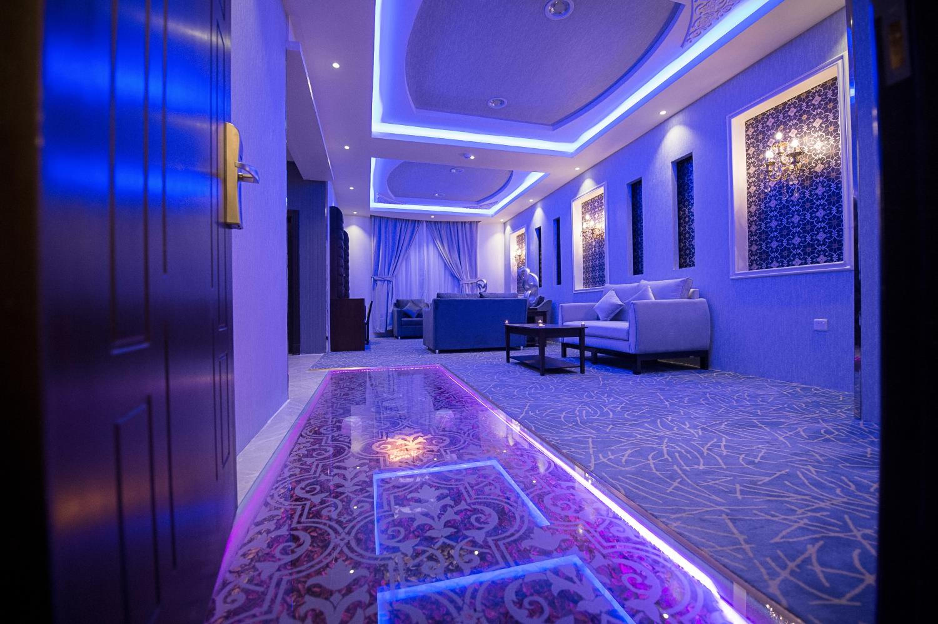 Honeymoon Suite - Photo 22