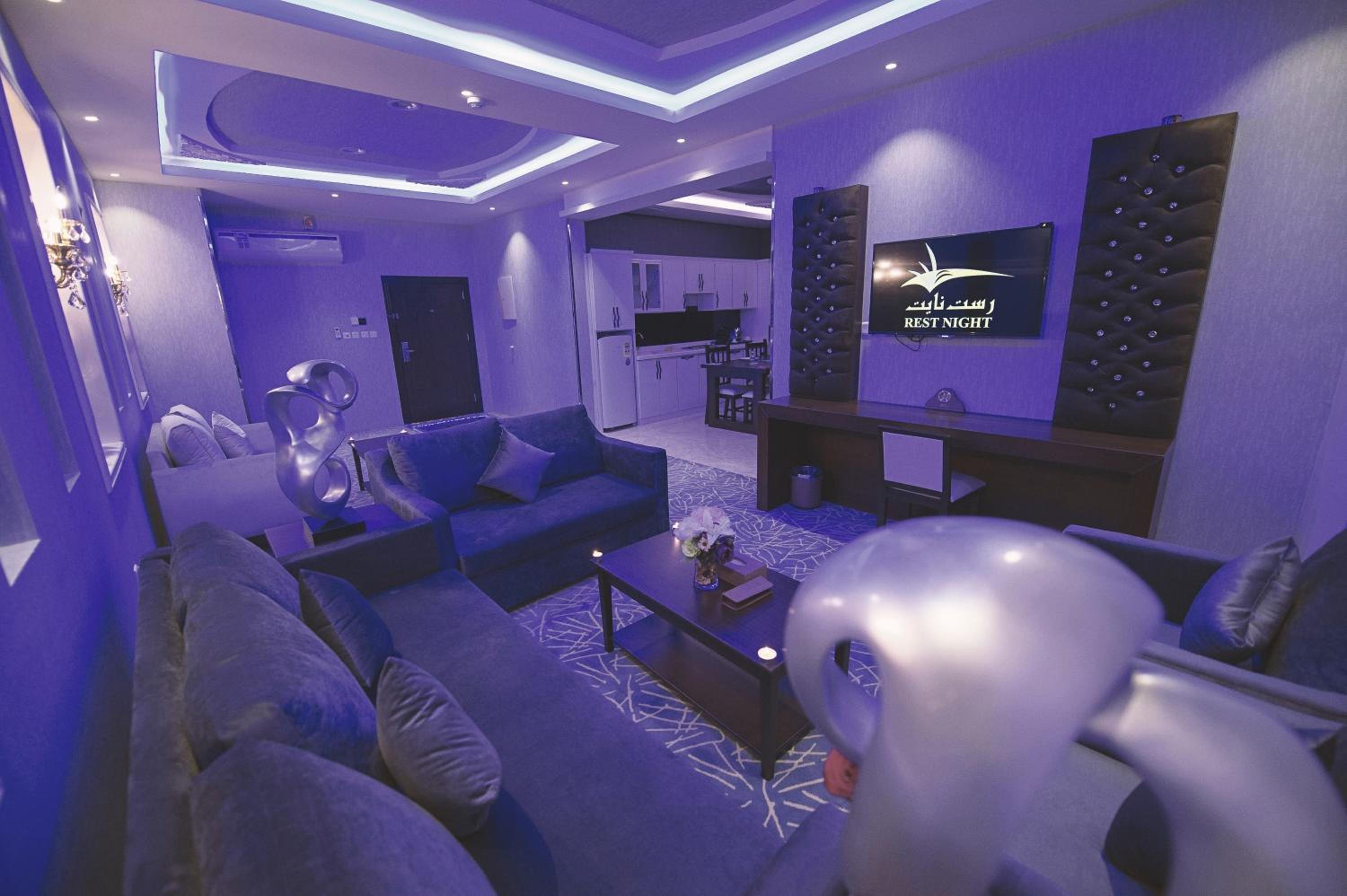 Honeymoon Suite - Photo 15