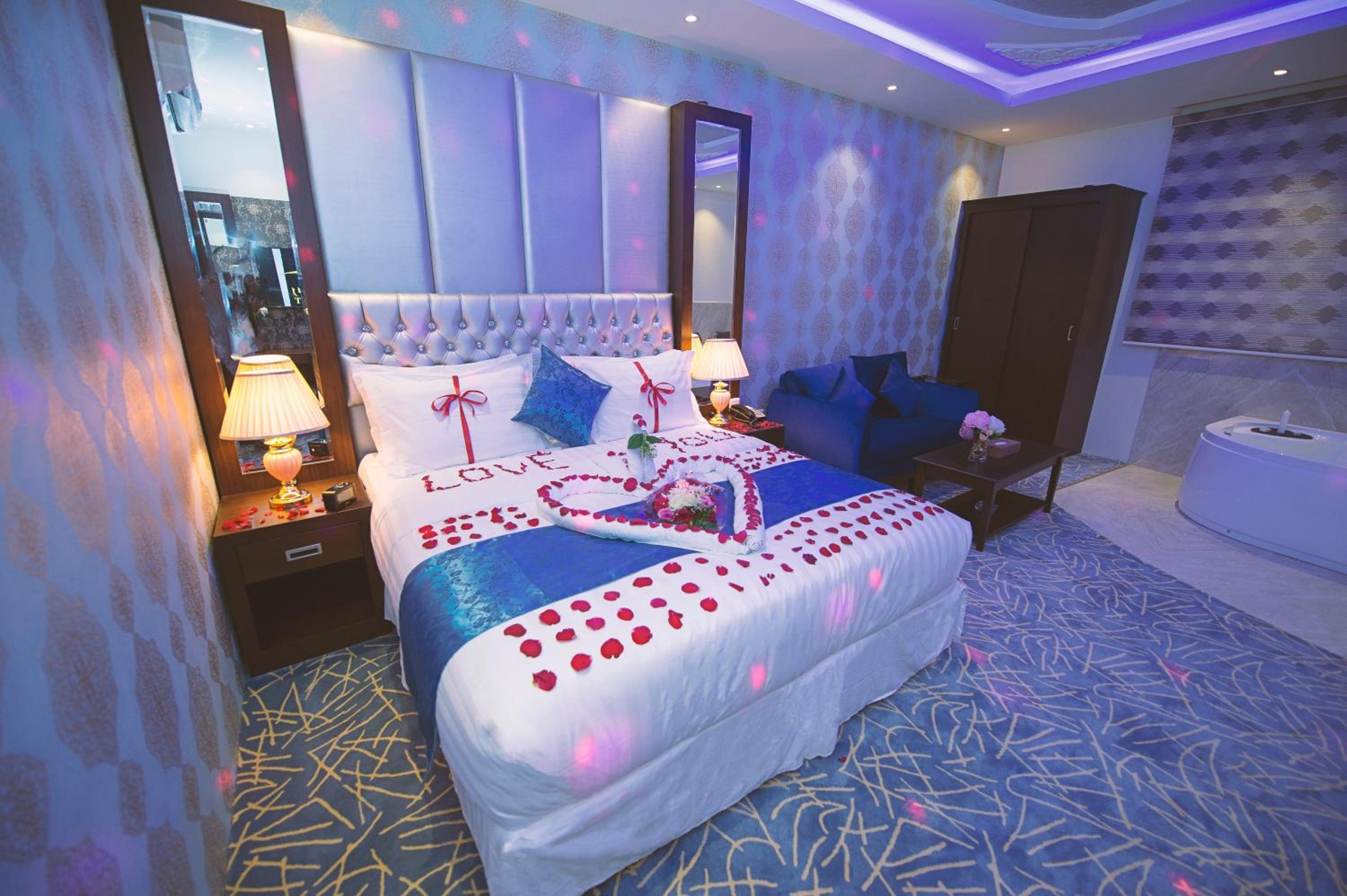Honeymoon Suite - Photo 4