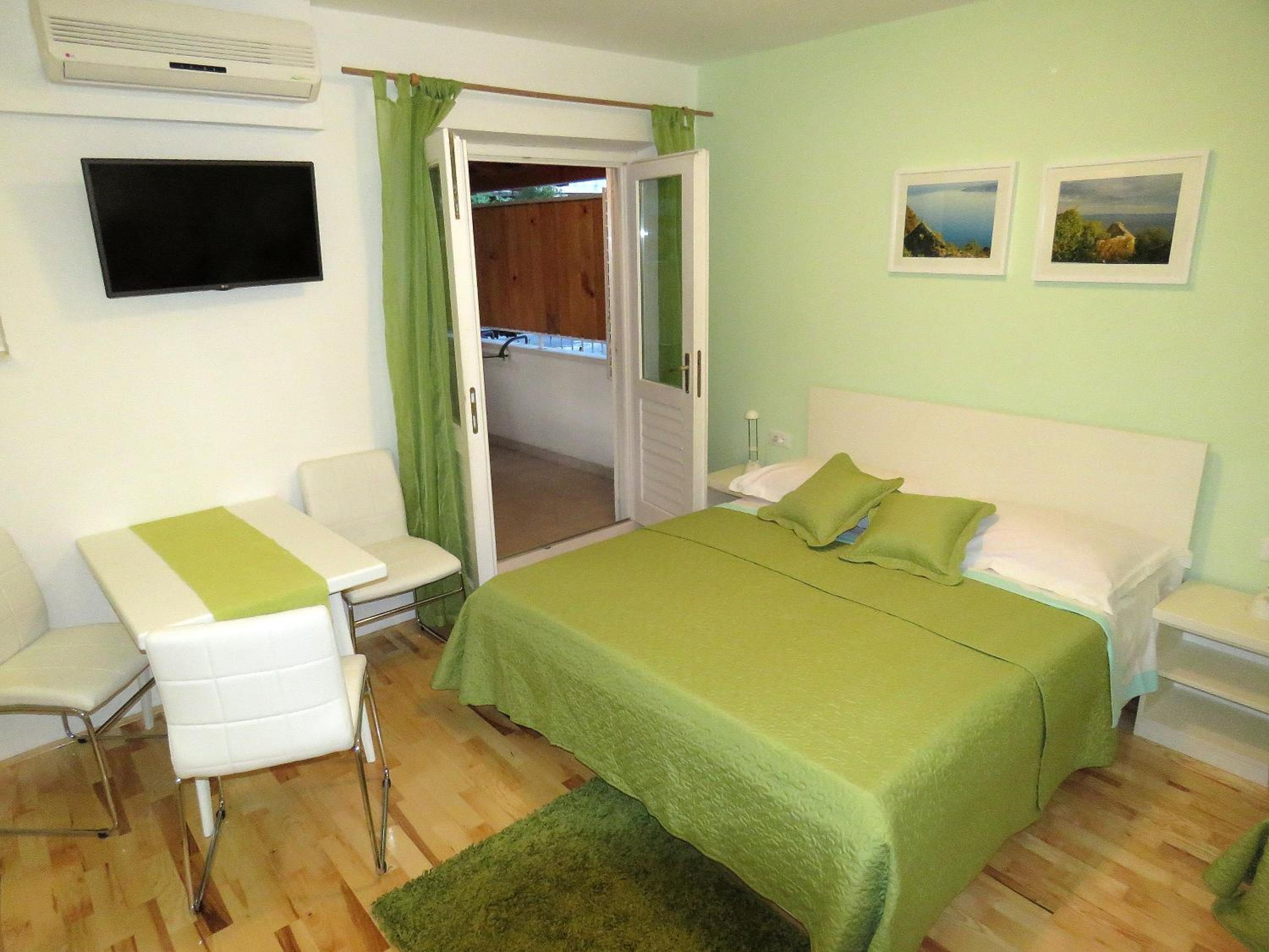 Studio Apartment photo 1