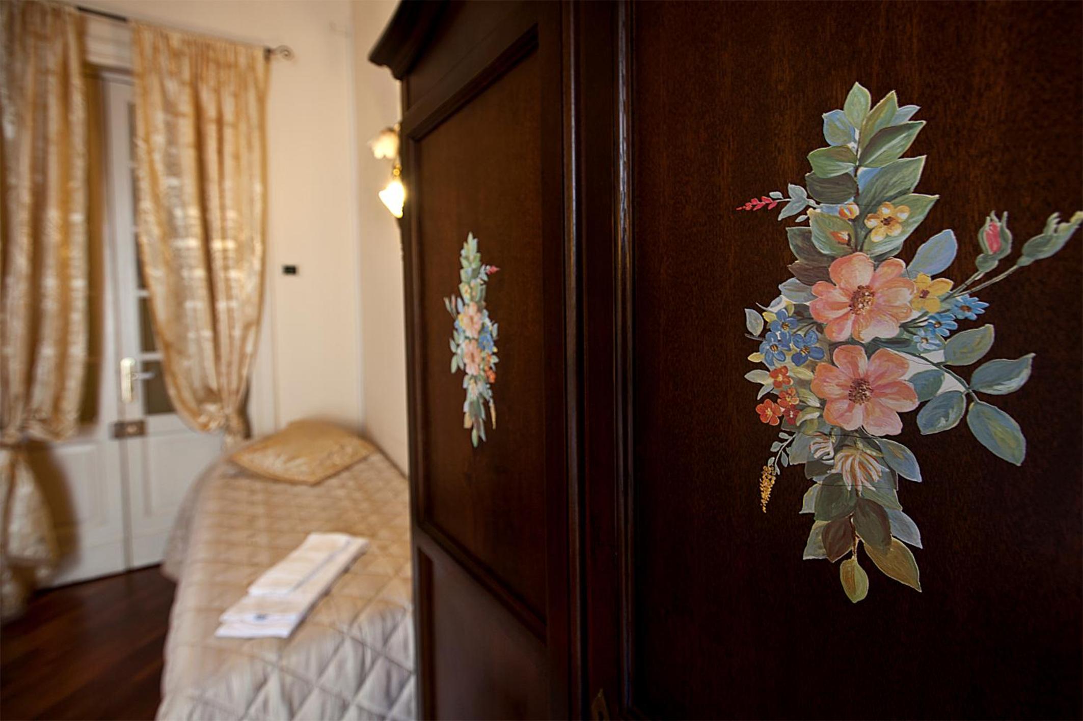 Double or Twin Room - Photo 10