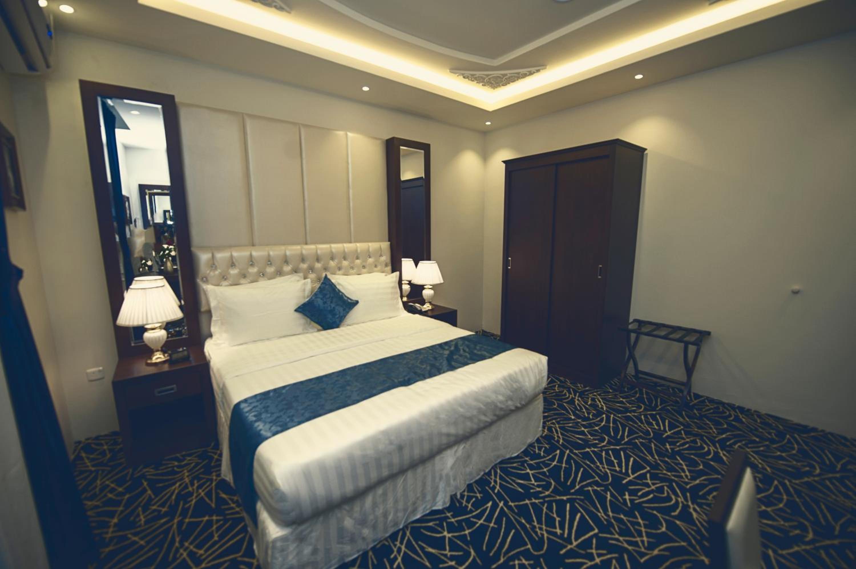 One-Bedroom Apartment - Photo 1