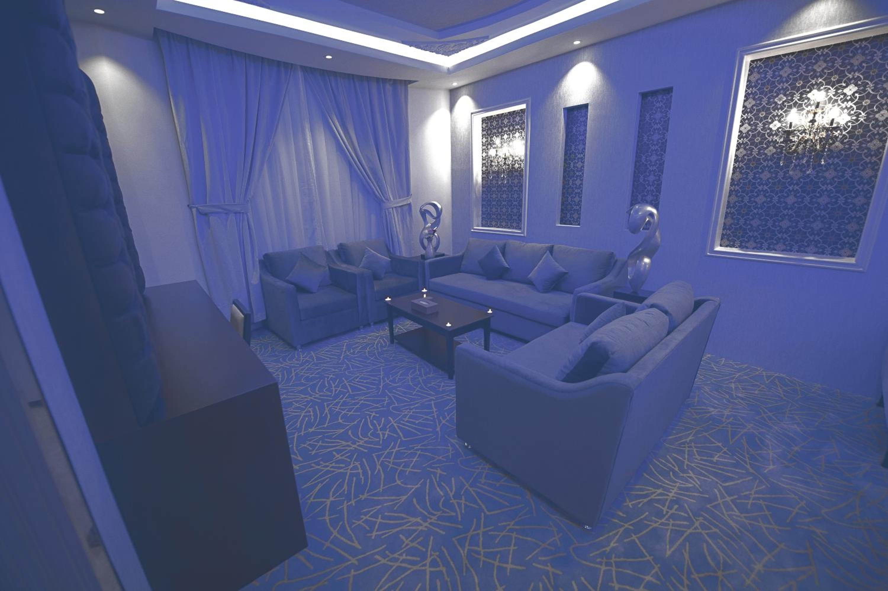 Honeymoon Suite - Photo 16
