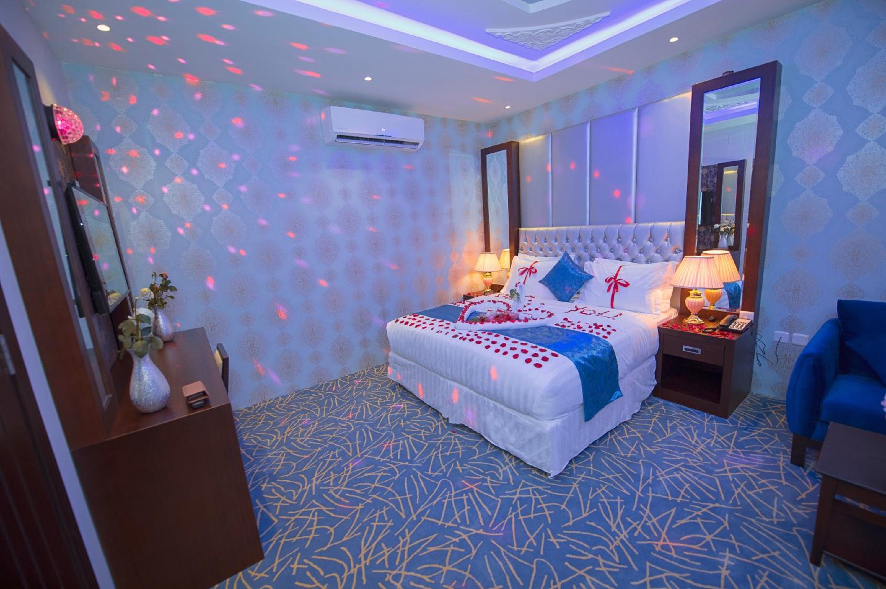 Honeymoon Suite - Photo 19