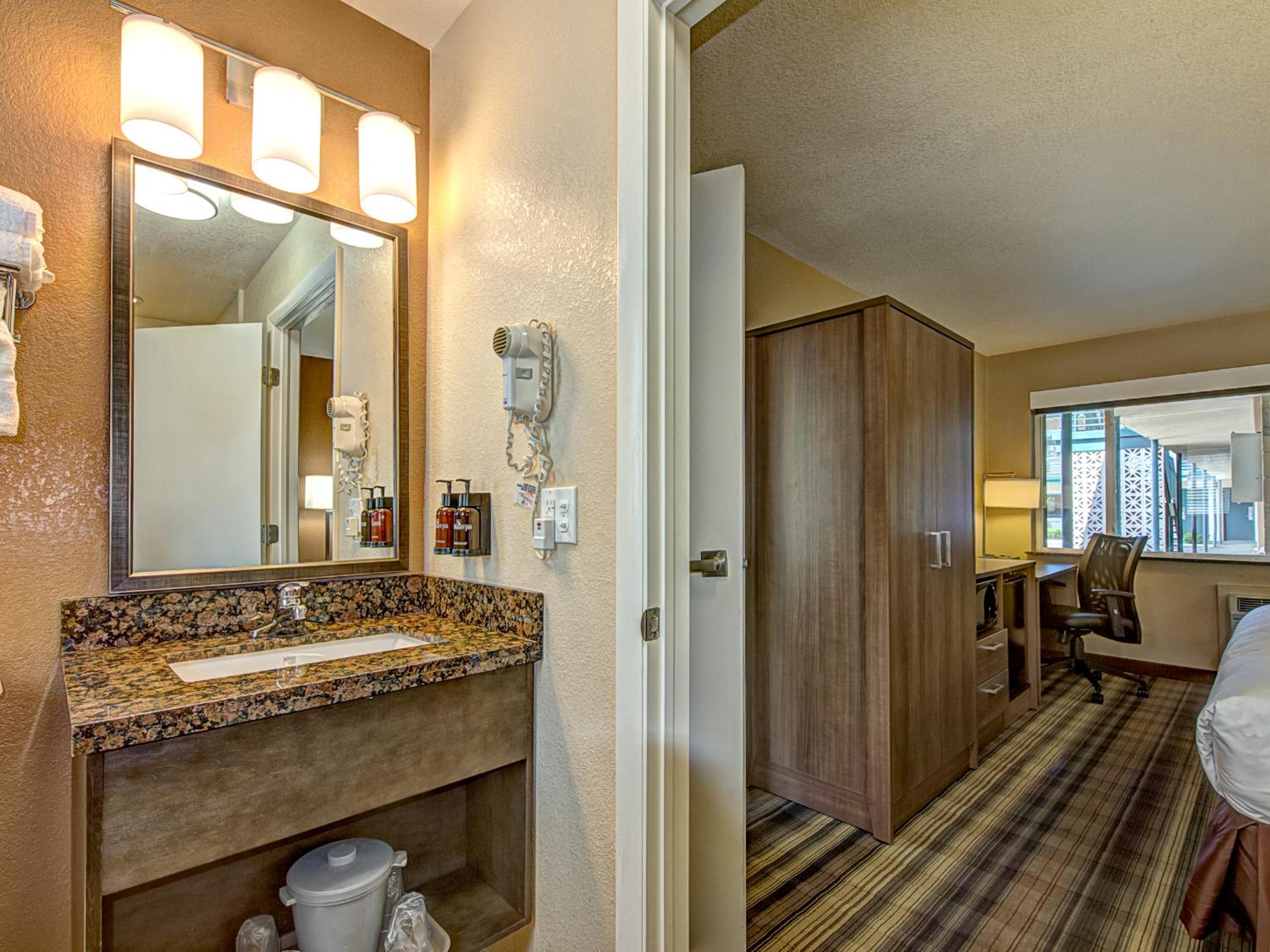 Deluxe King Room photo 2