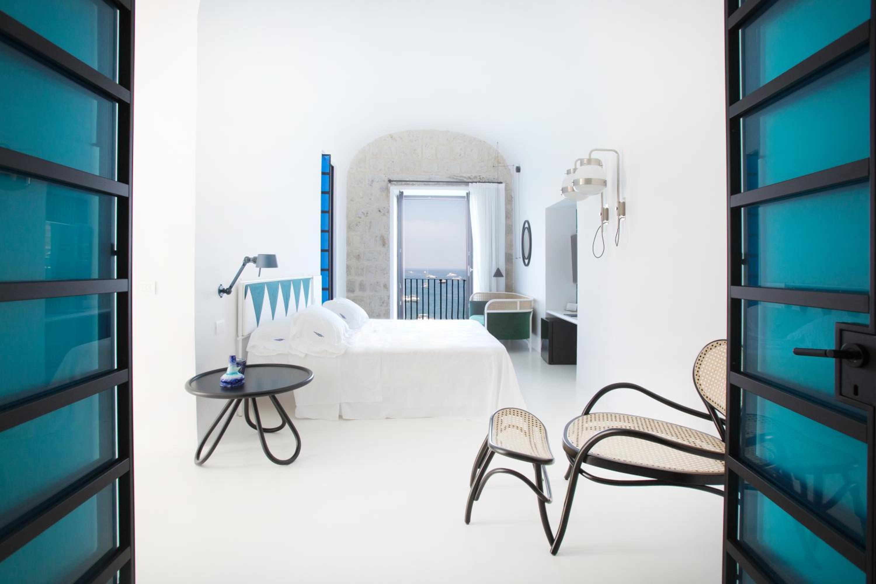 Deluxe Suite with Balcony and Terrace and Sea View - Photo 8