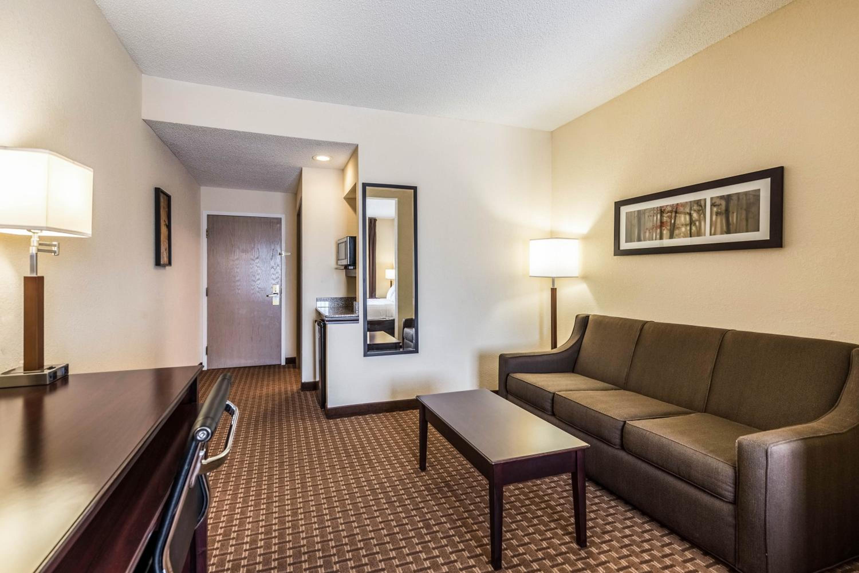 King Suite - Photo 2