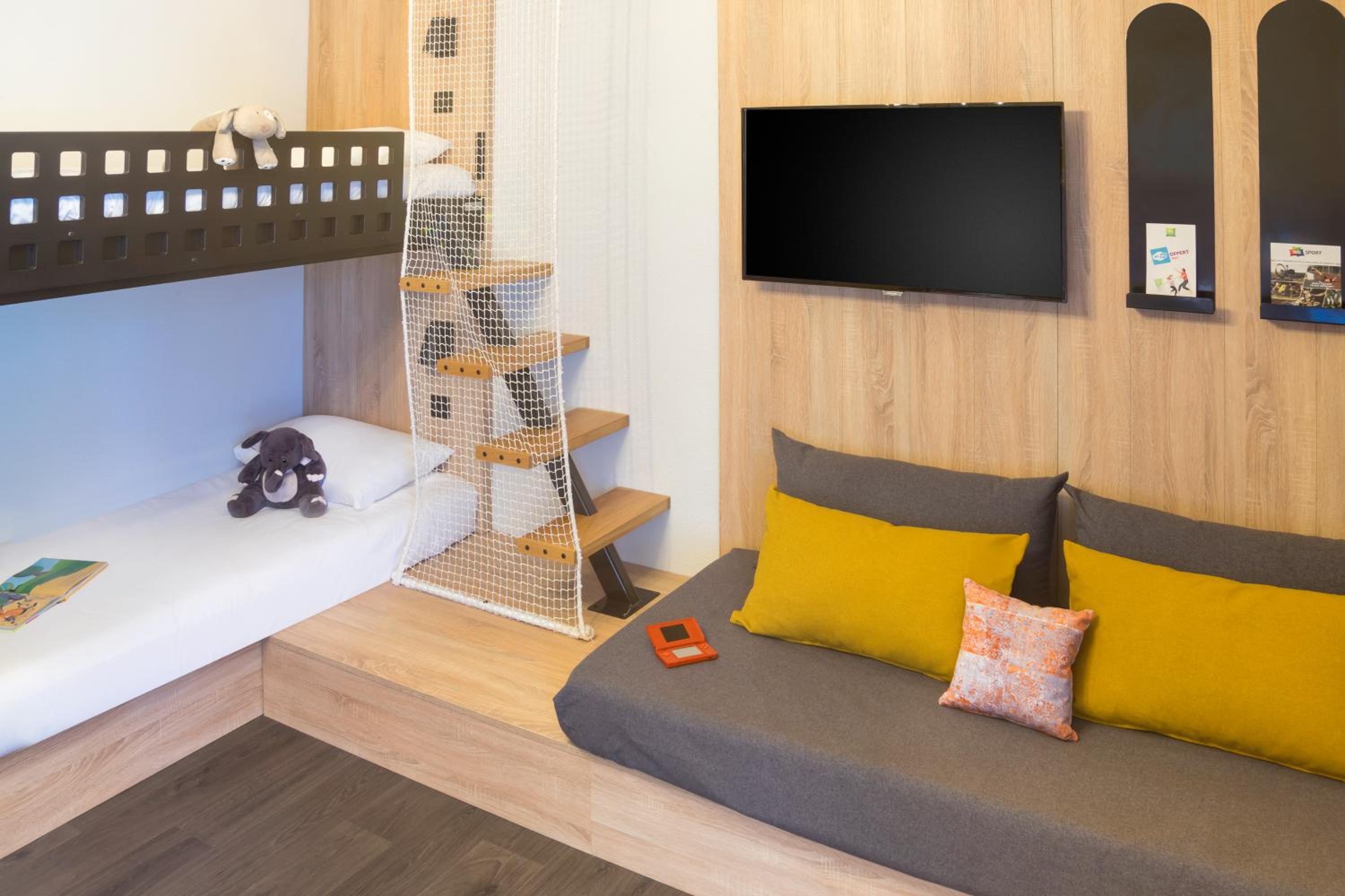 Standard Family Room photo 2