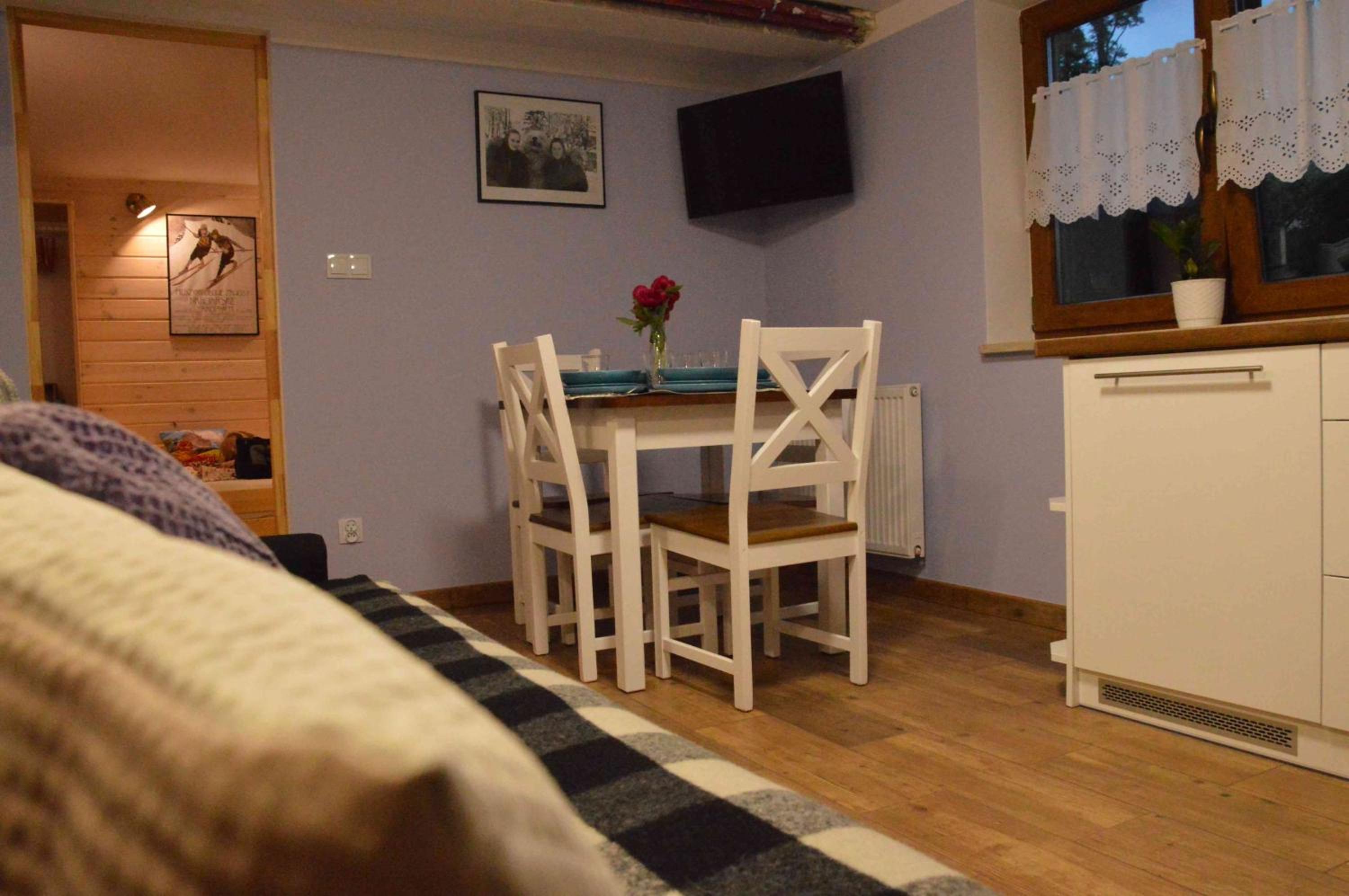 One-Bedroom Apartment - Photo 2