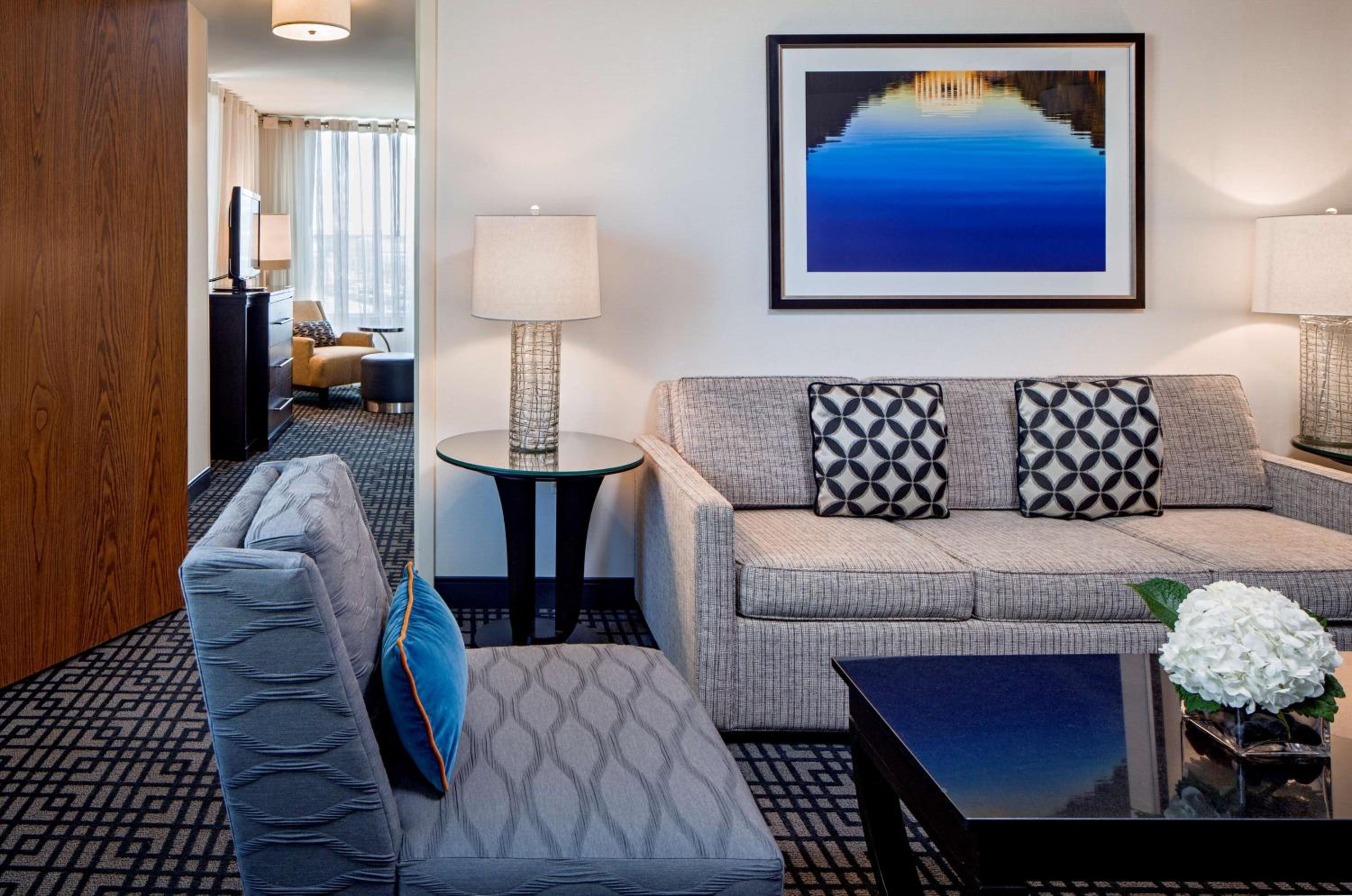 Executive Suite - Photo 8