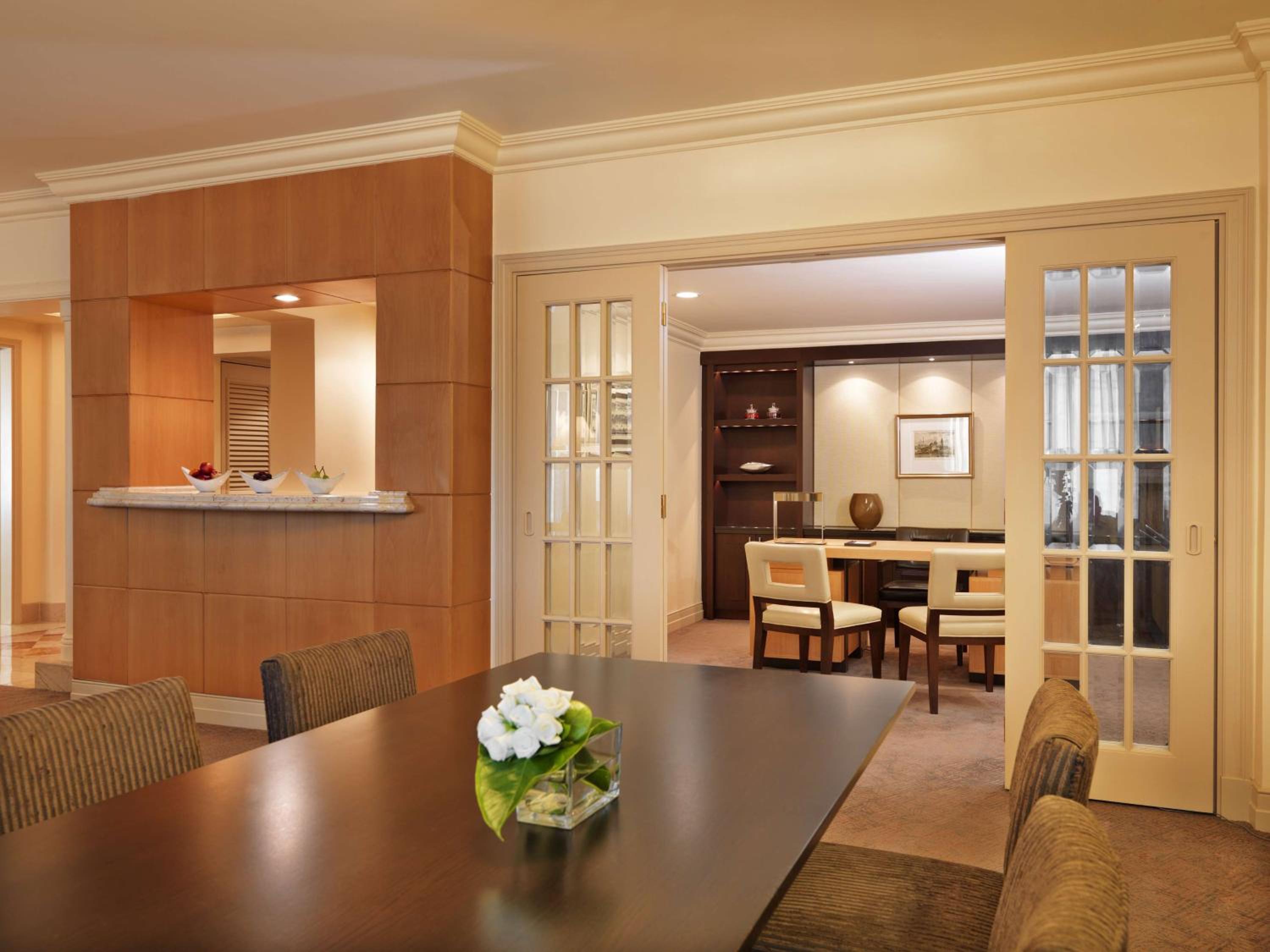 Grand Executive Suite with Lounge Access