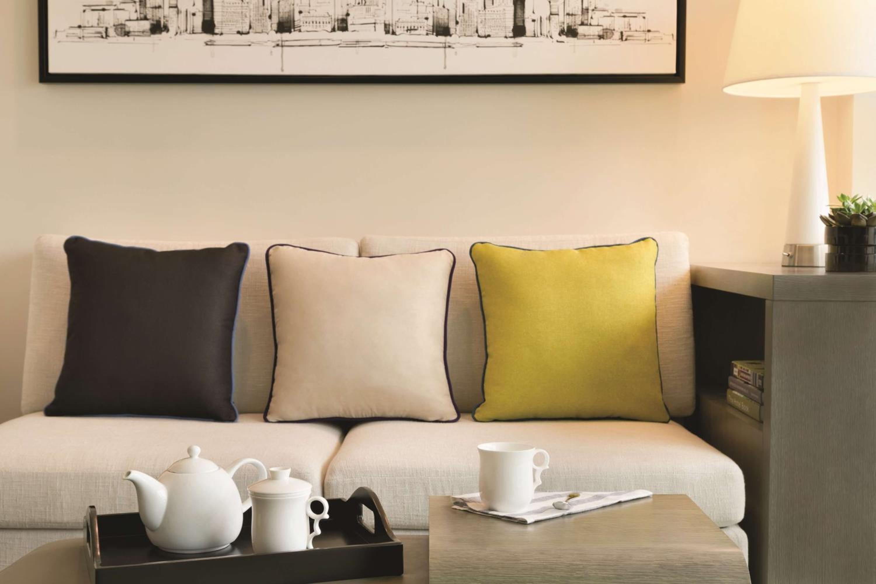 One-Bedroom Twin Suite with Sofa Bed and Kitchen