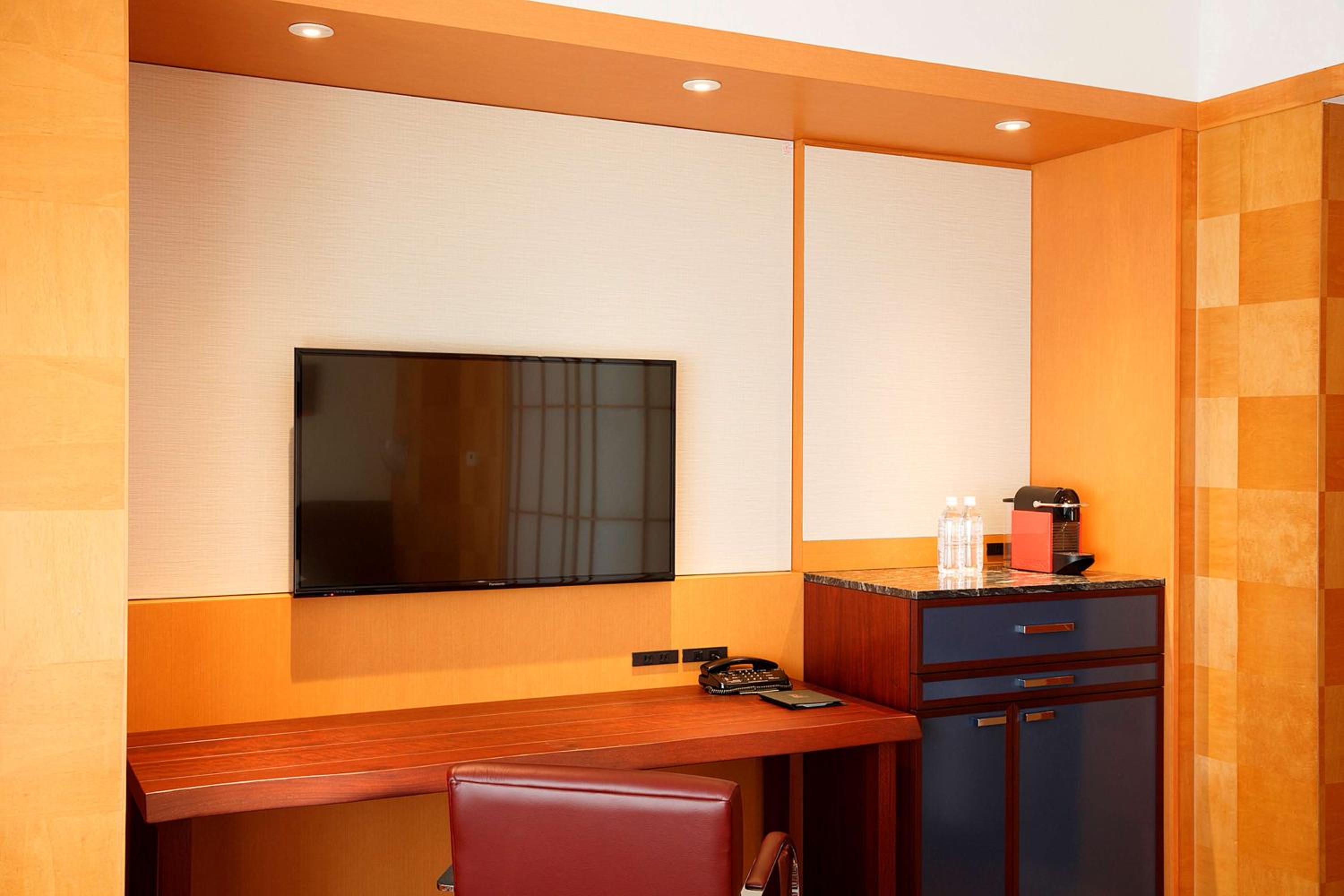 Deluxe King Room photo 2