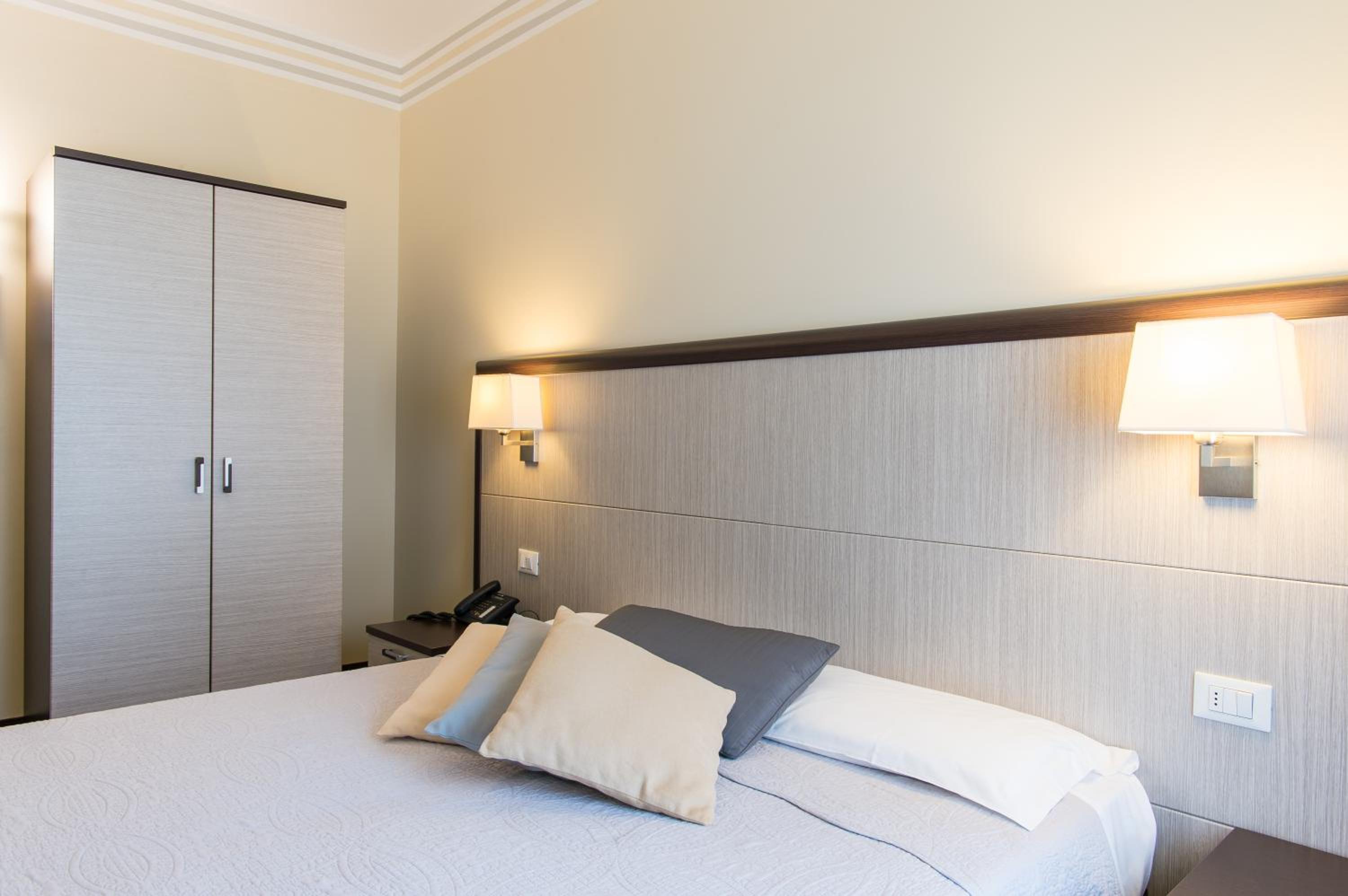 Double Room (1 Adult) - Photo 8