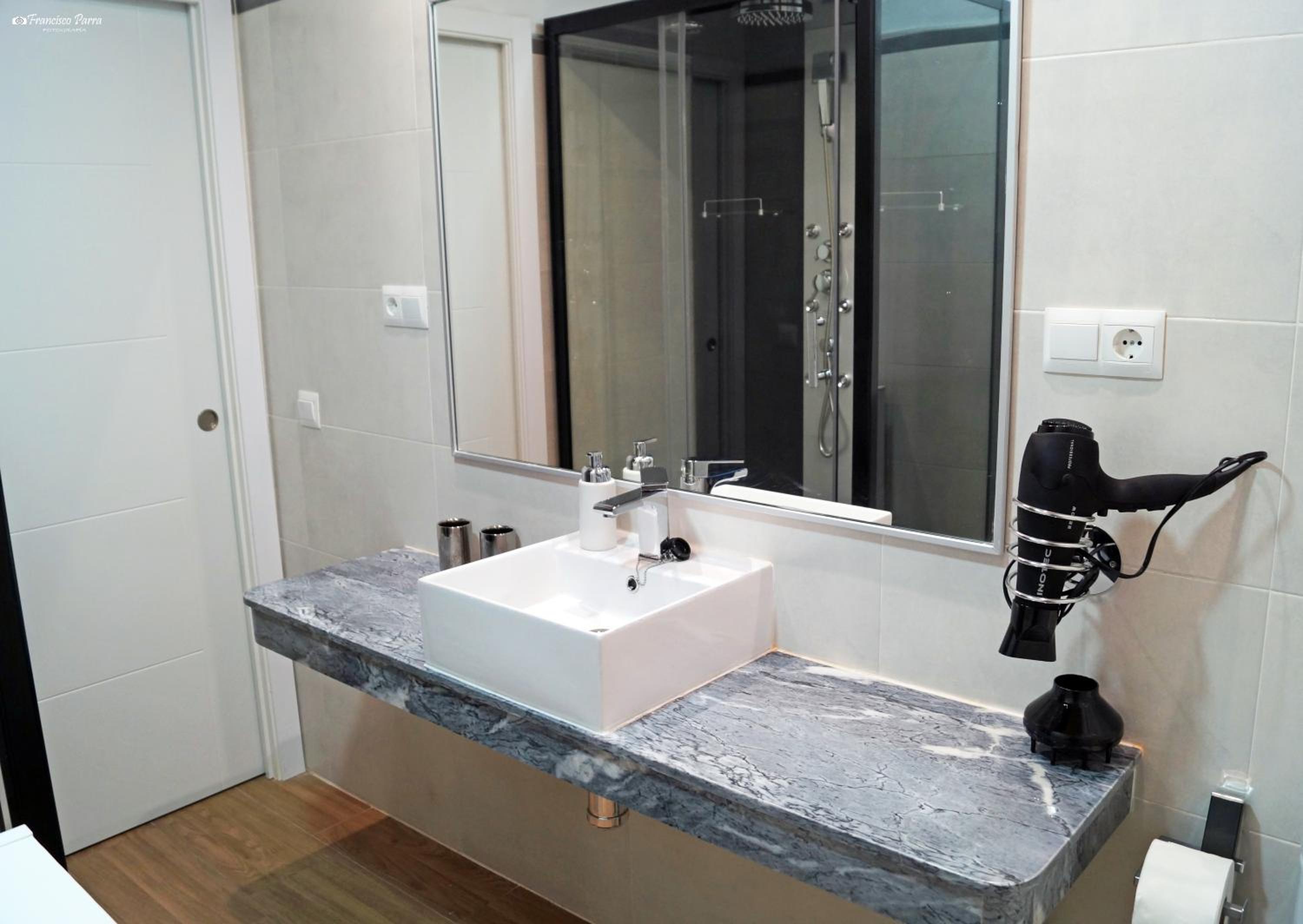 Two-Bedroom House - Photo 15