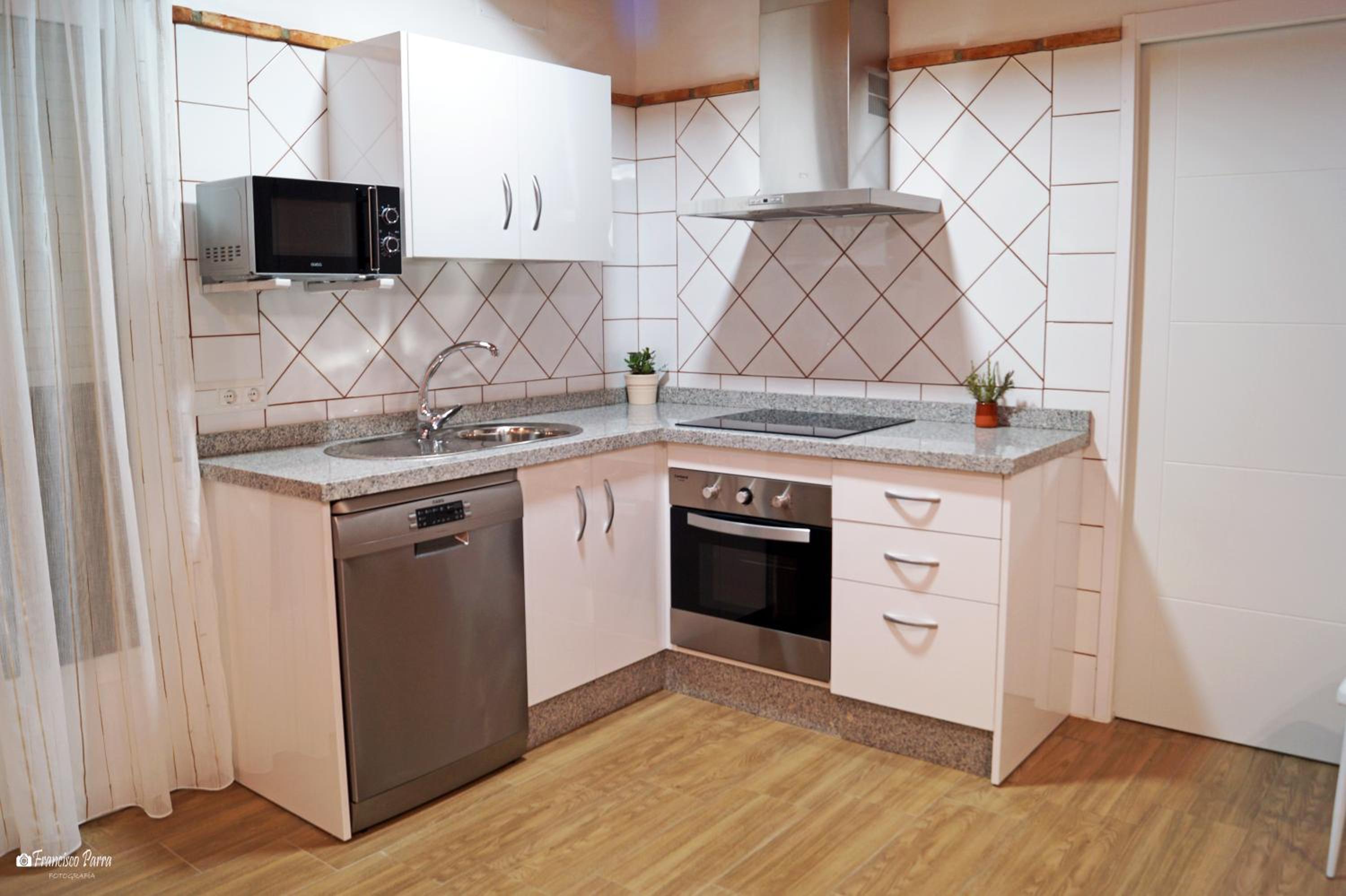 Two-Bedroom House - Photo 18