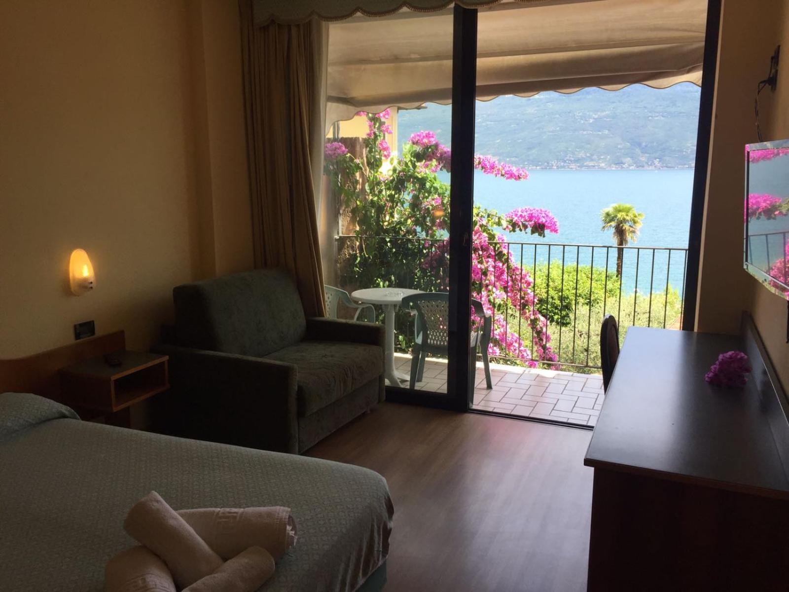 Superior Triple Room with Balcony and Lake View photo 1