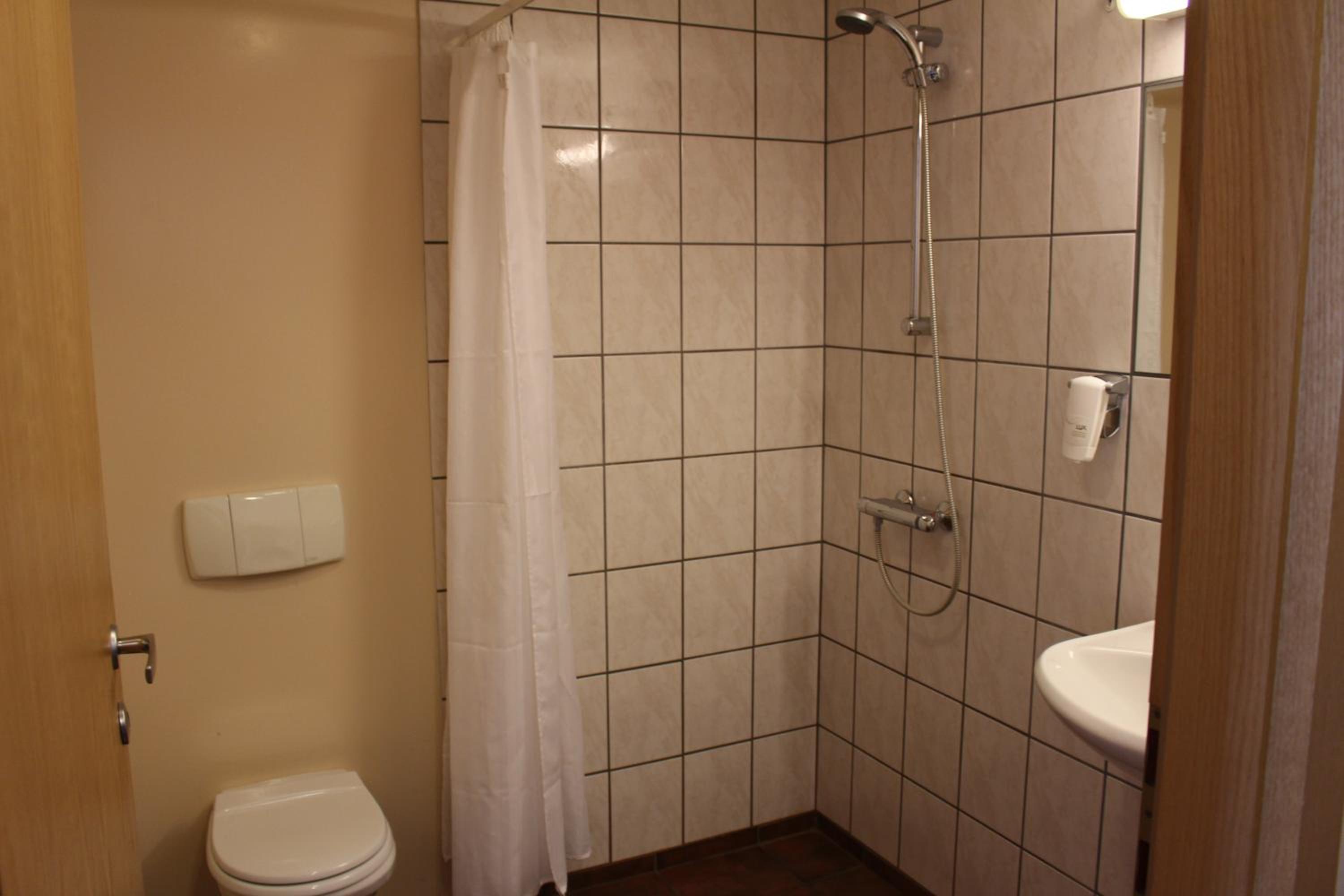 Economy Twin Room photo 2