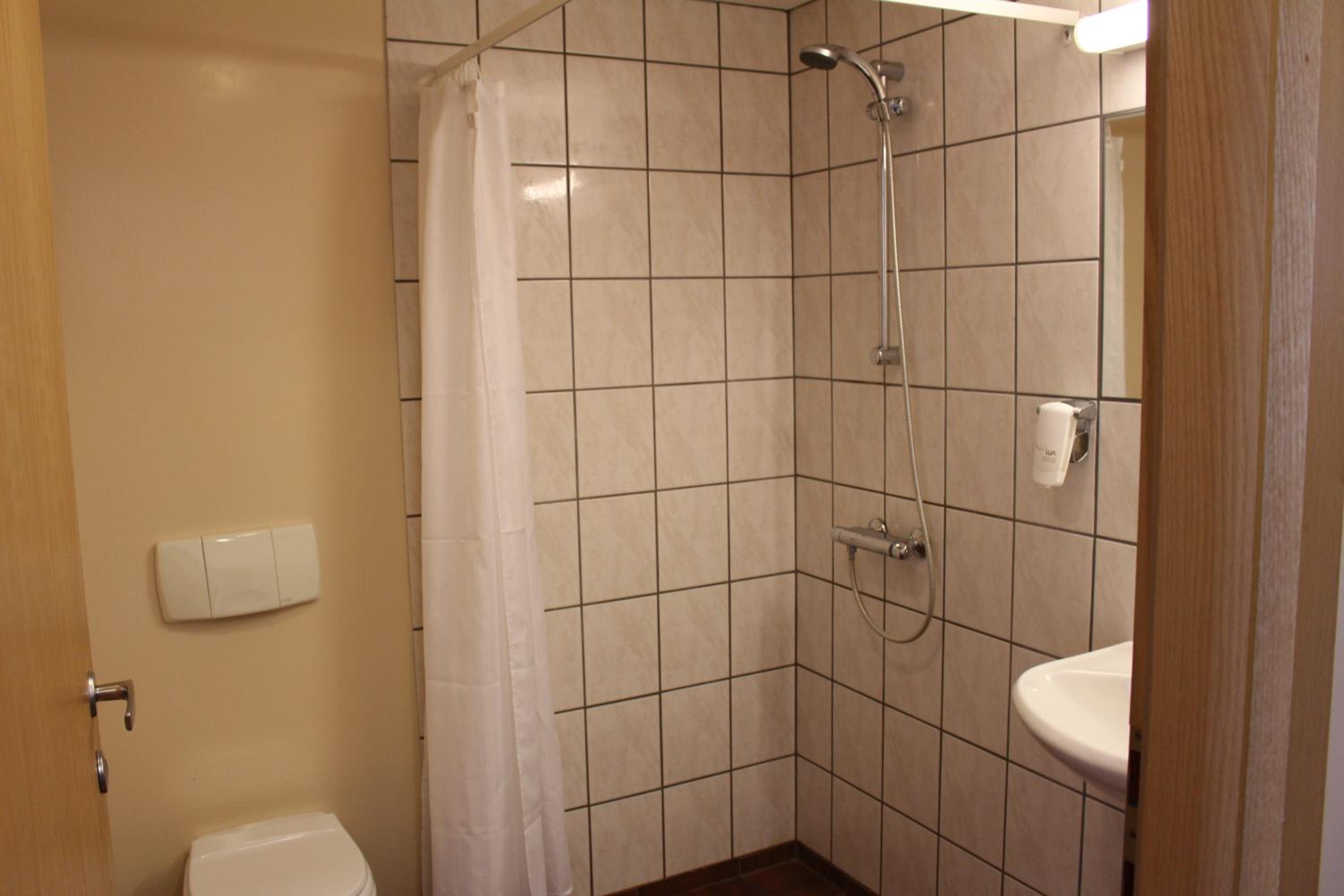 Economy Twin Room photo 3