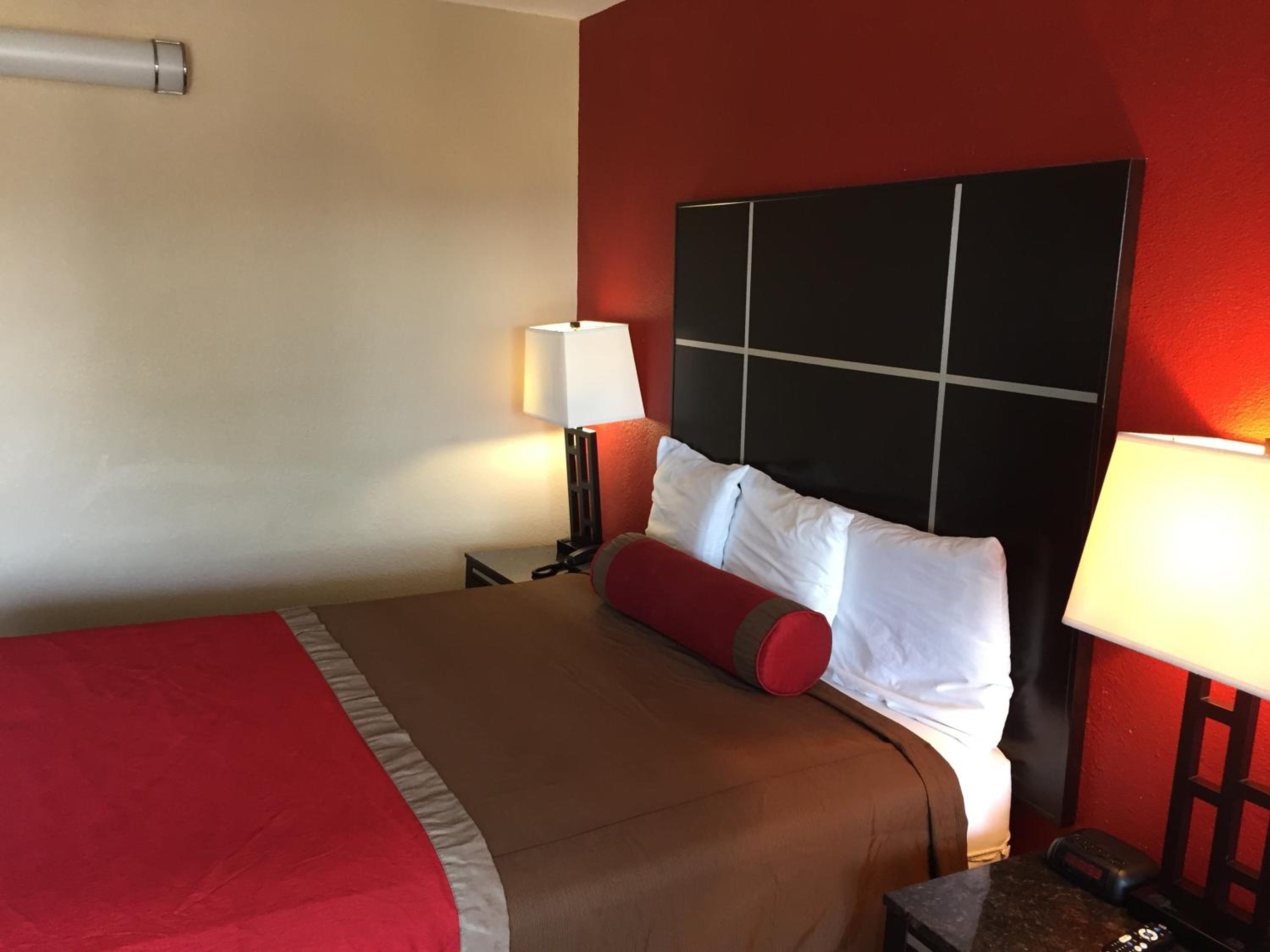 Queen Room photo 3