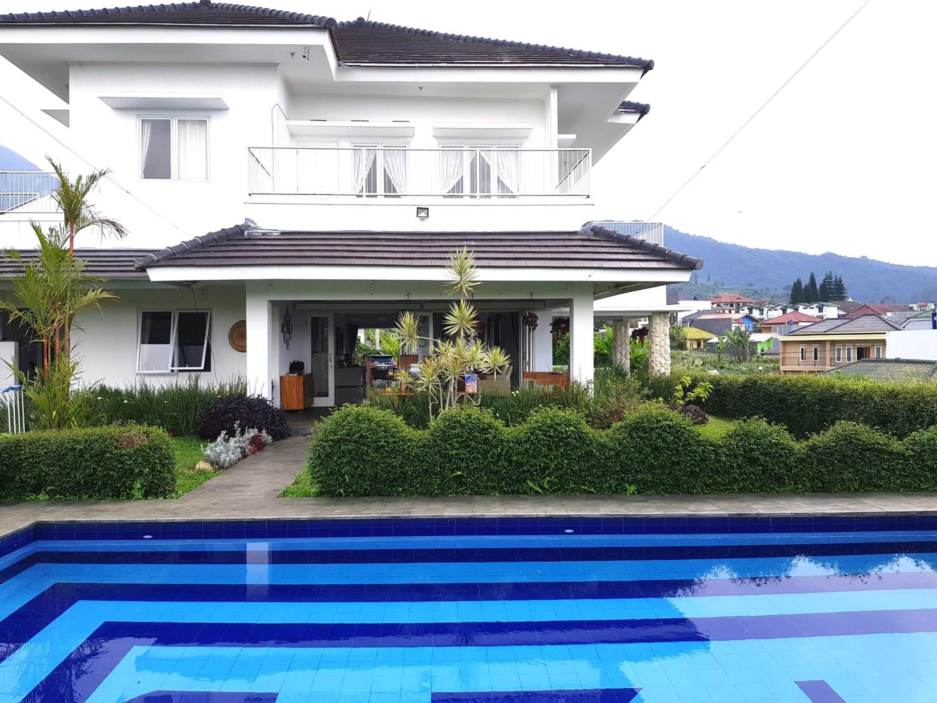 Villa with Private Pool - Photo 17