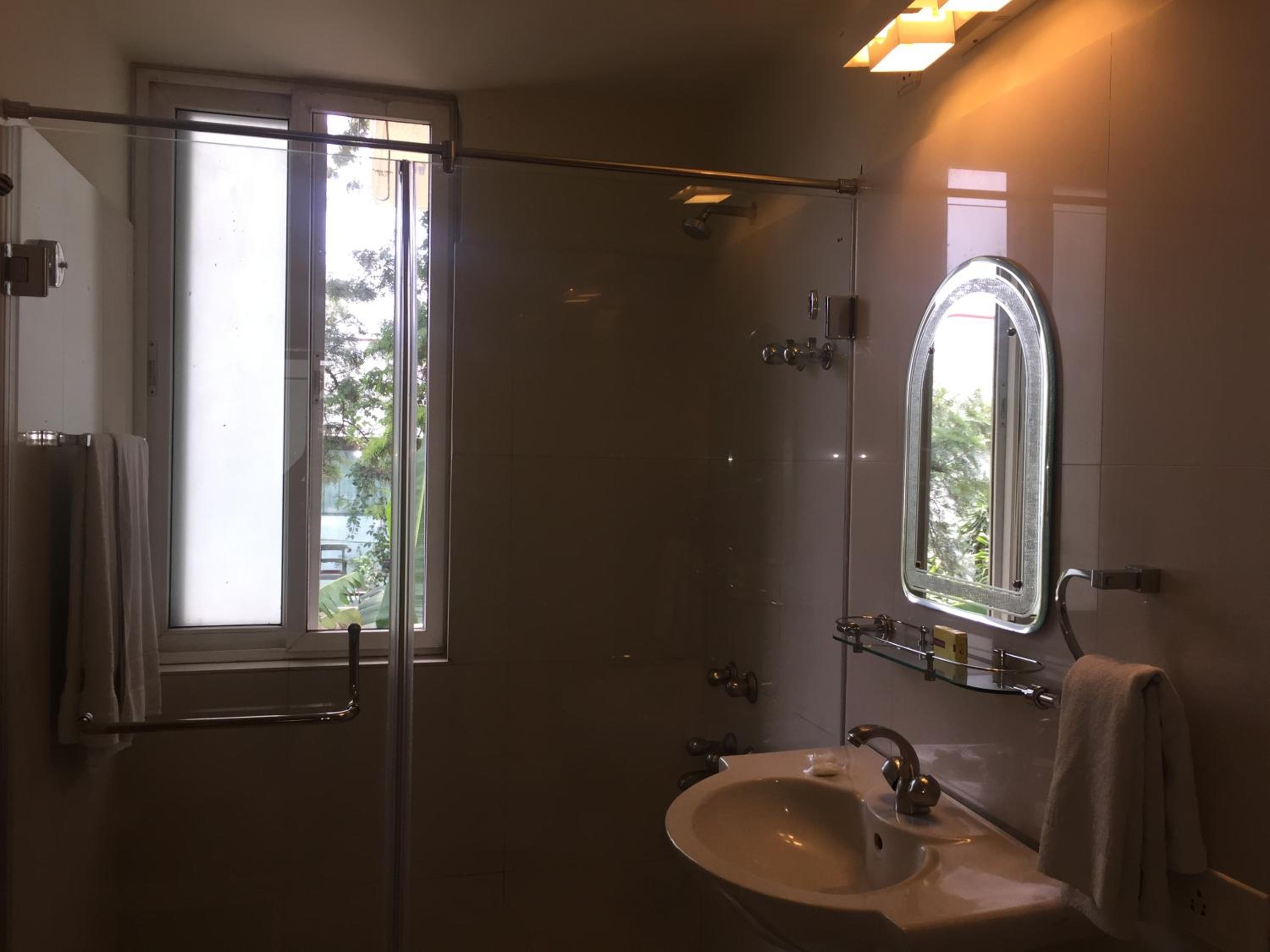Super Deluxe Double or Twin Room - Photo 6