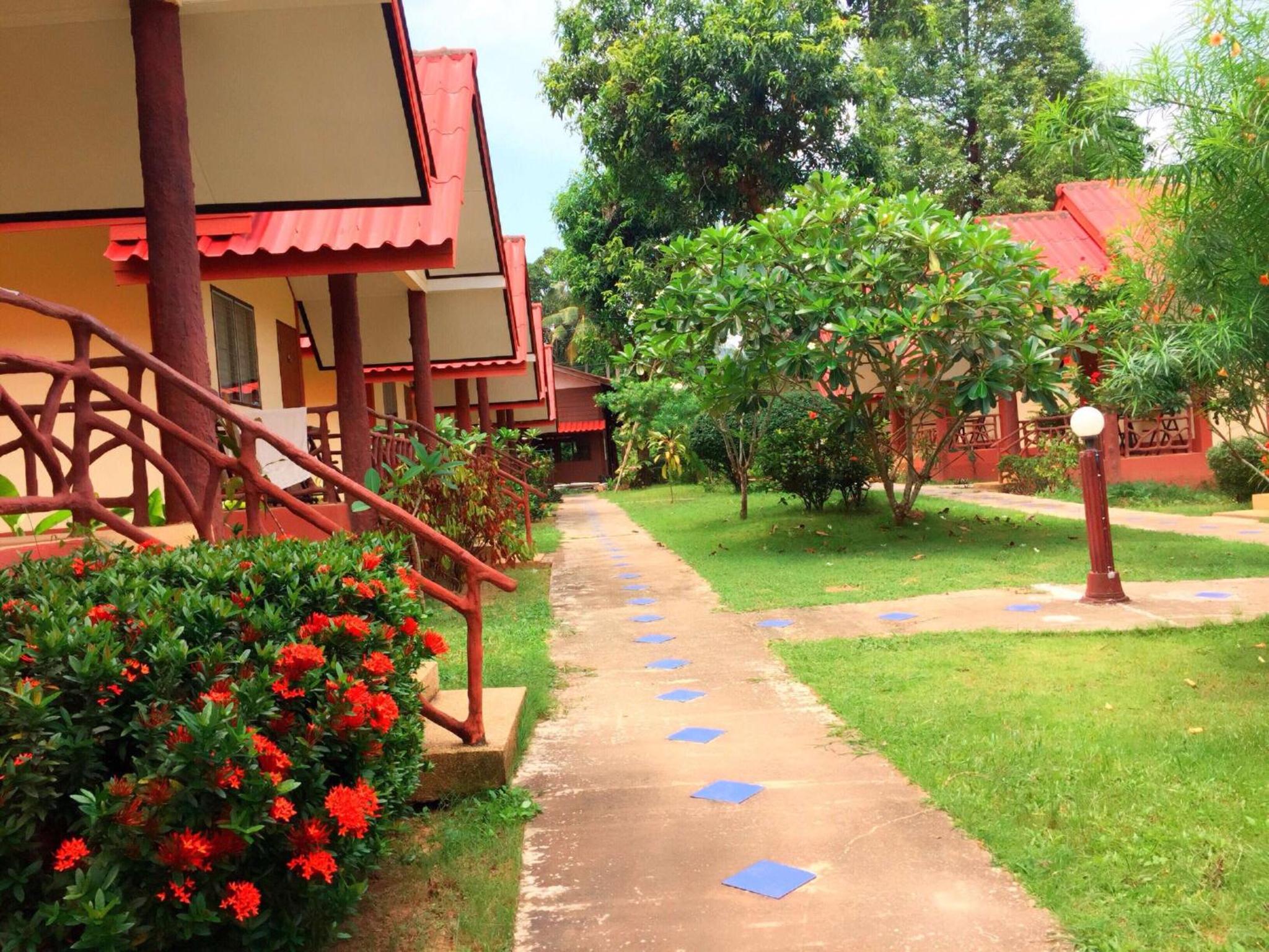 Studio Bungalow with Pool View photo 2