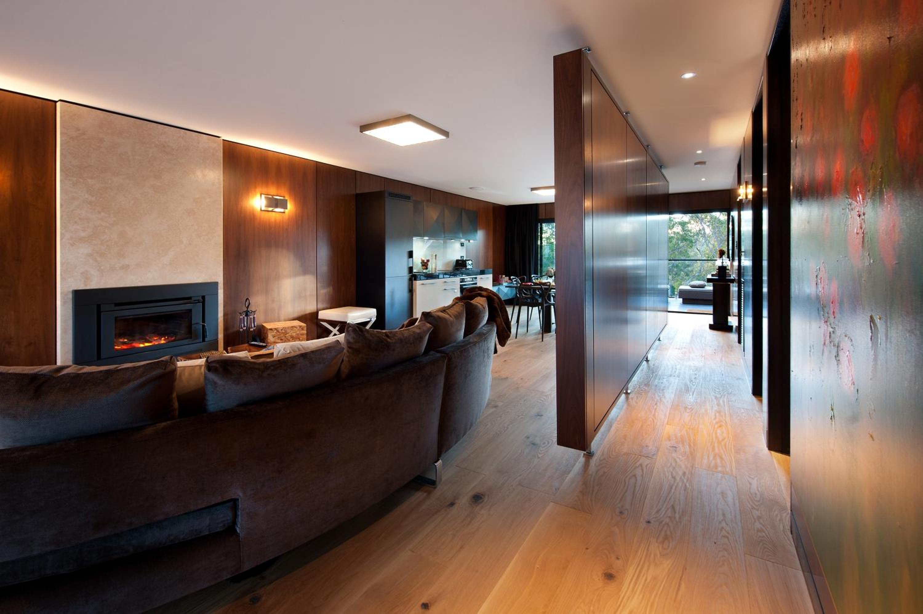 Three-Bedroom House photo 2