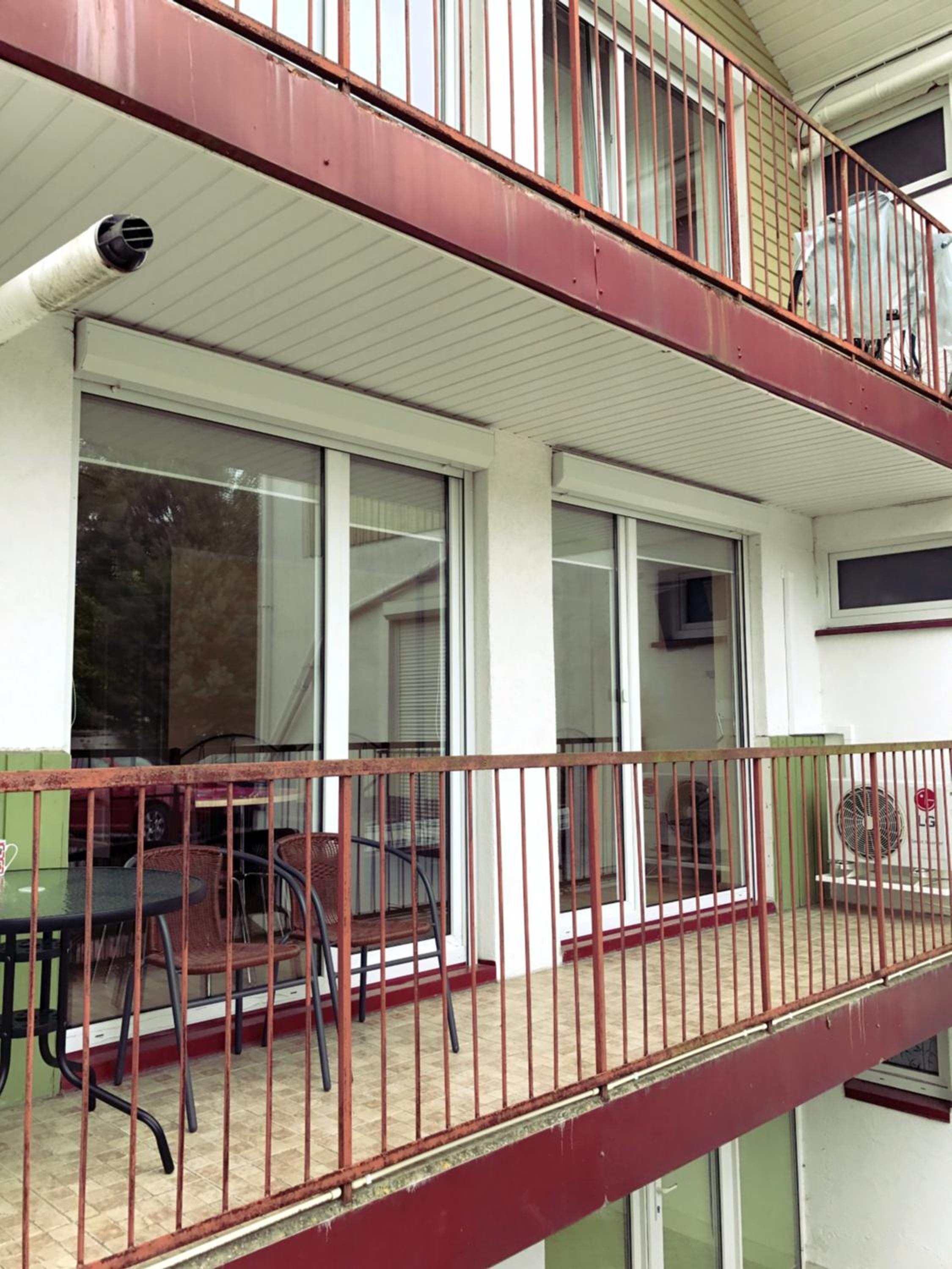 Apartment with Balcony photo 3