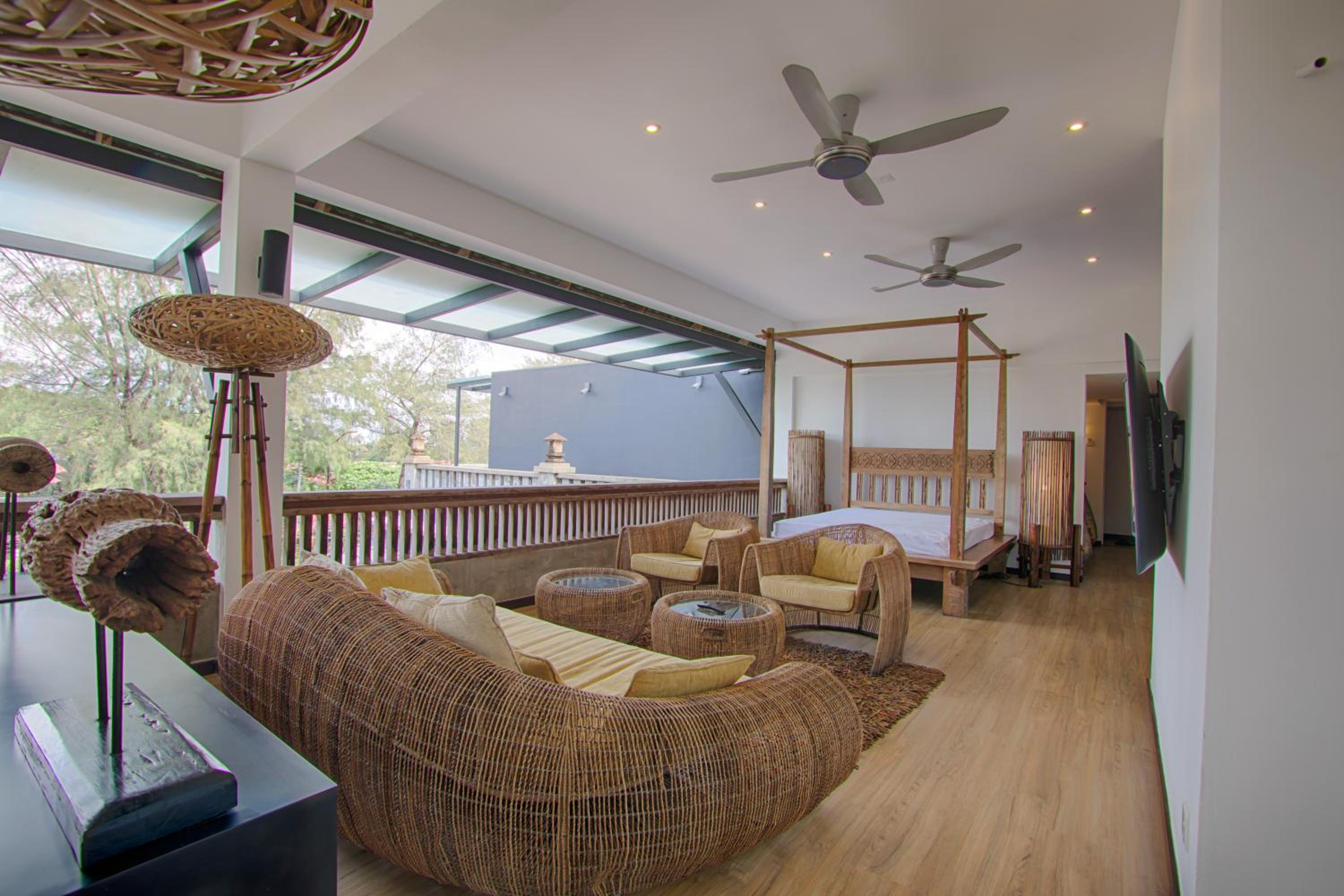 Executive Suite - Photo 3