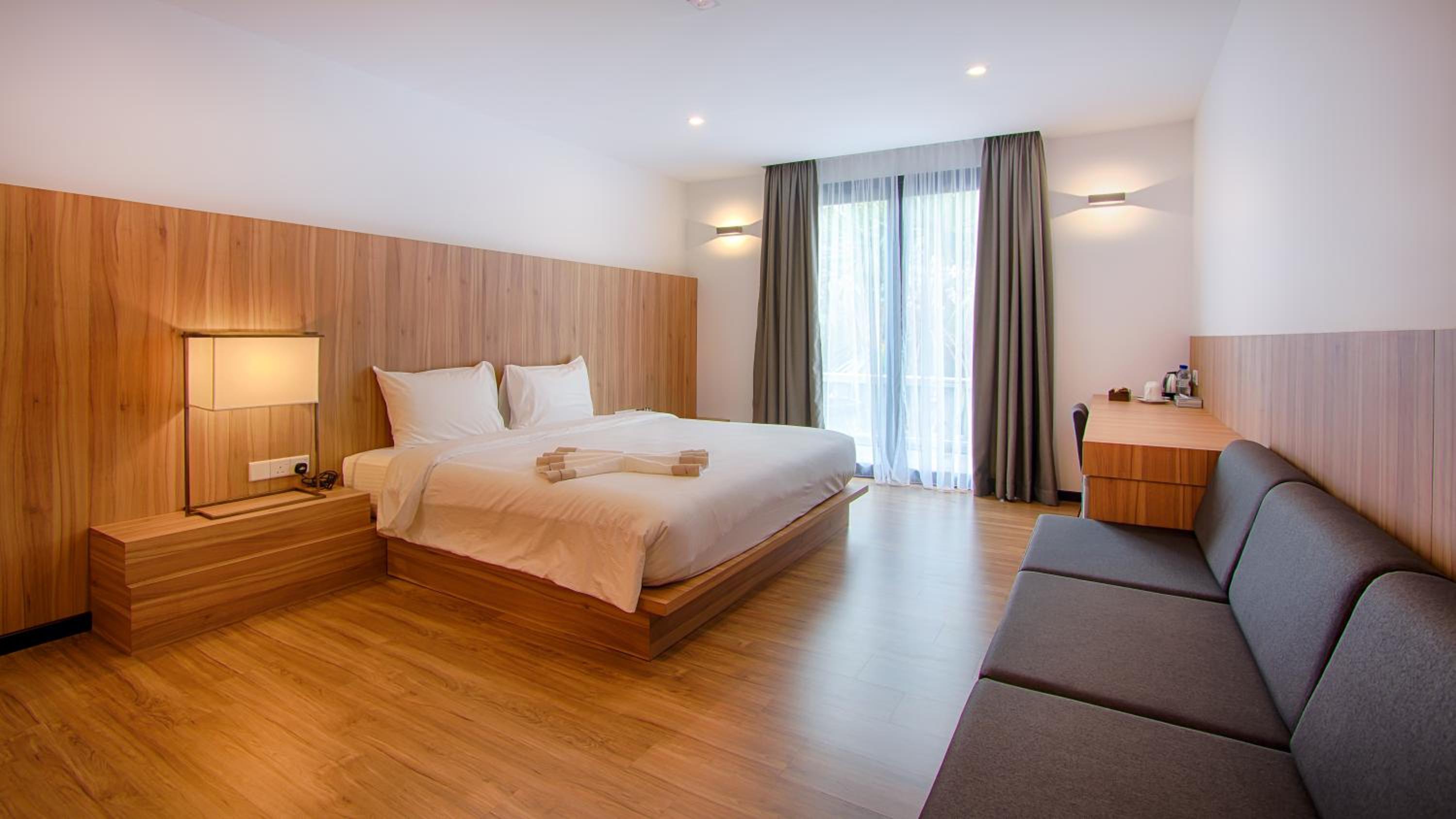 Executive Suite - Photo 4