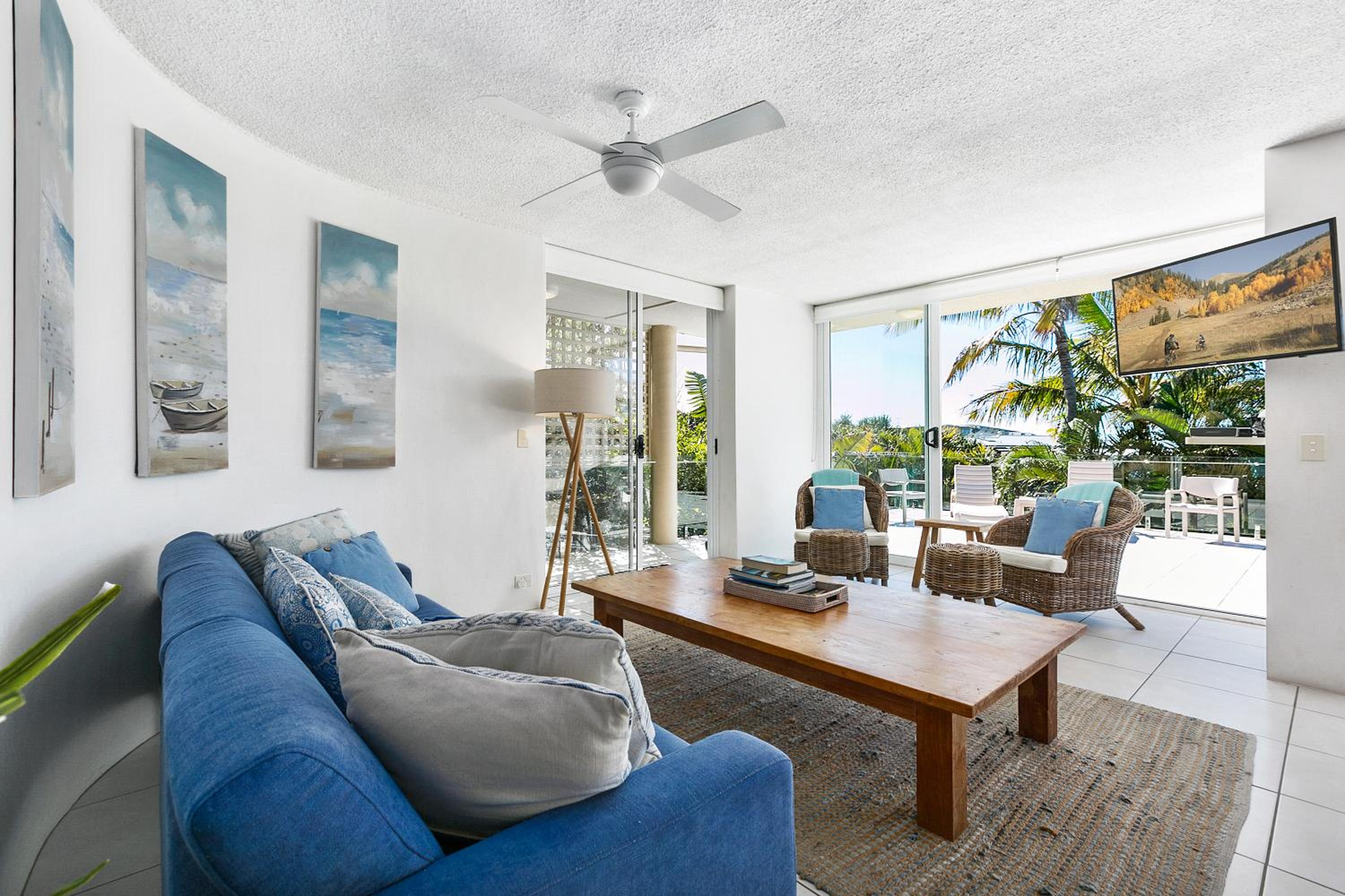 Three-Bedroom Apartment with Expansive Ocean Views at 2/11 Belmore Tce photo 2