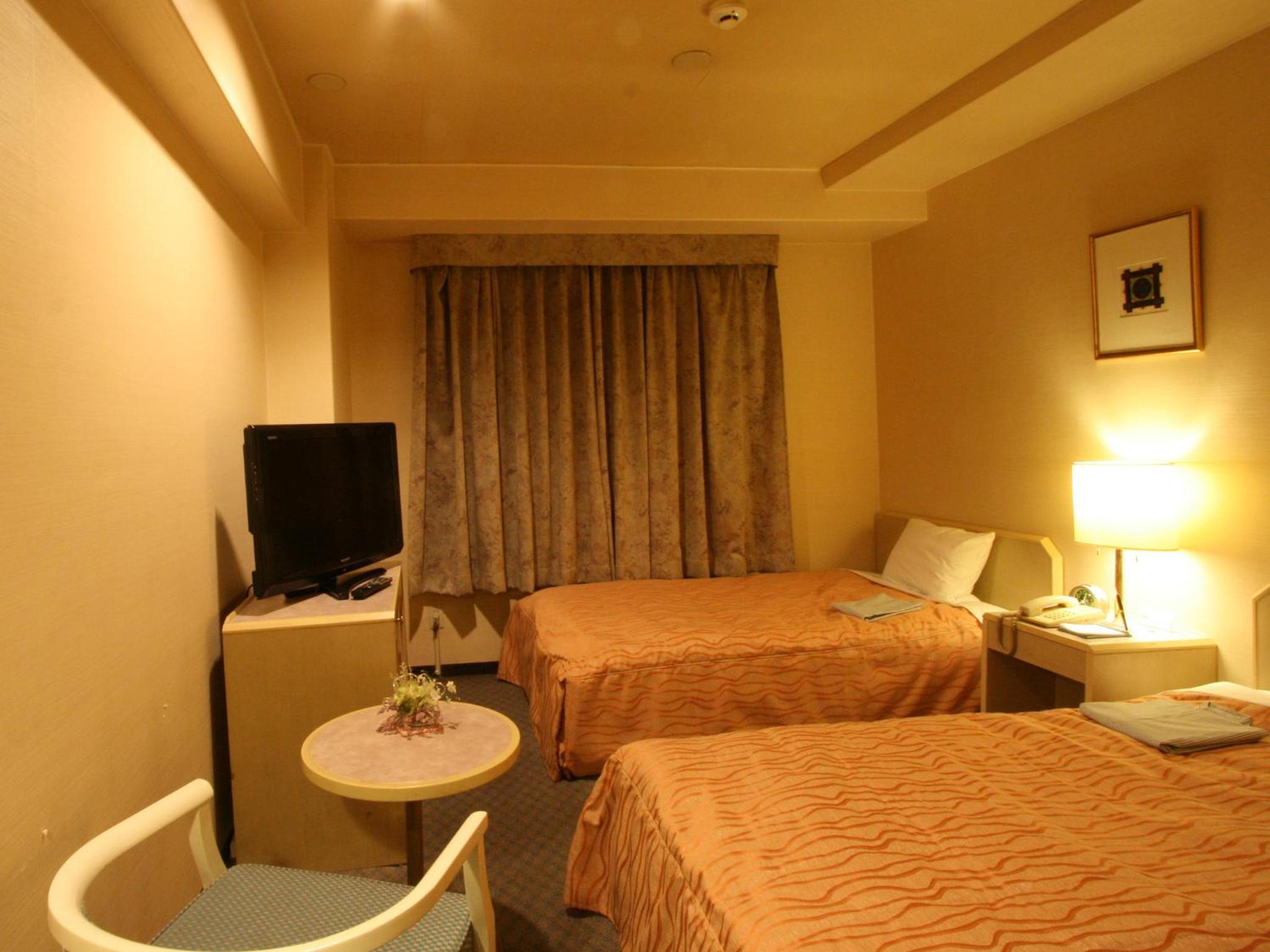 Twin Room - Non-Smoking - Photo 4