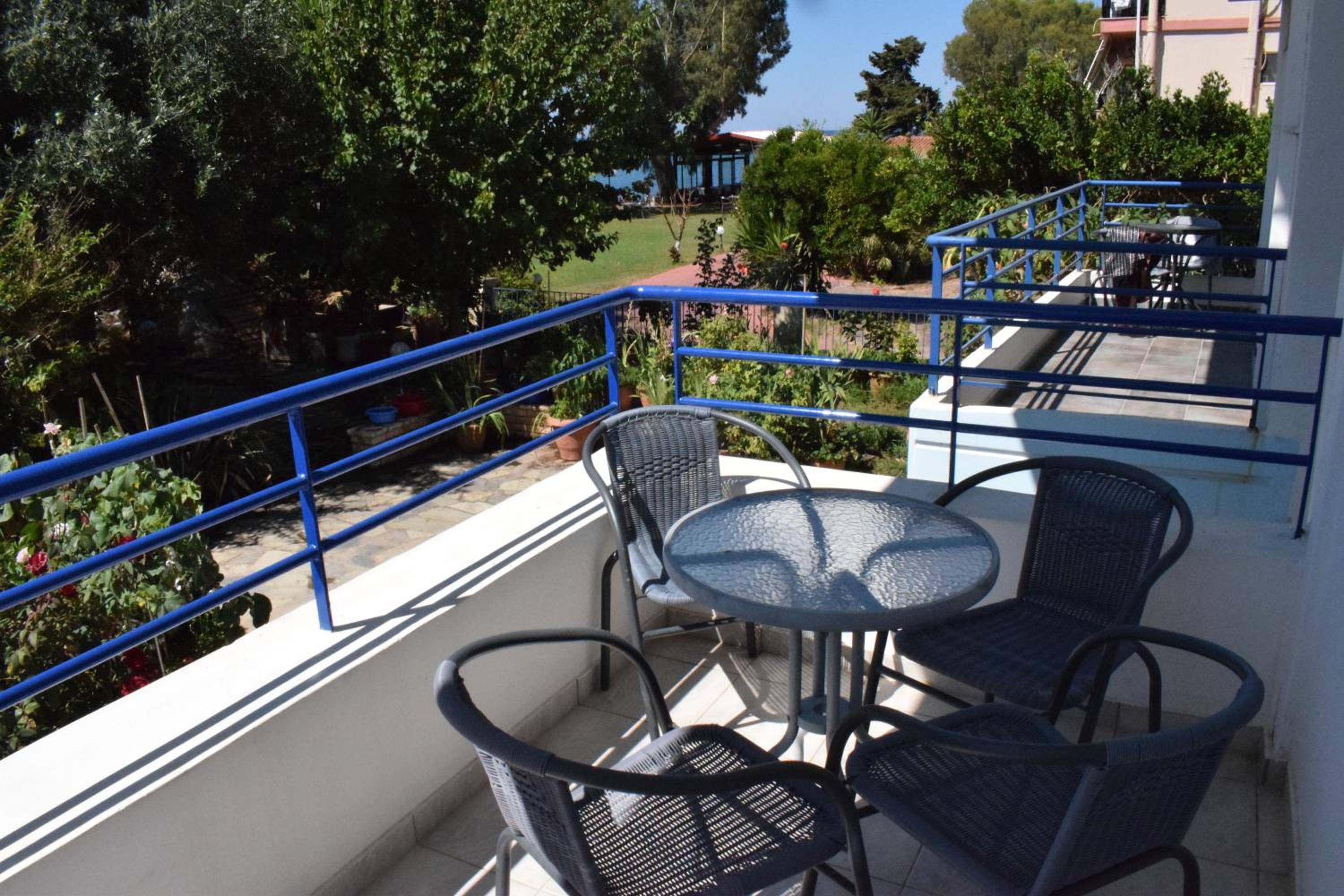 Deluxe Triple Room with Sea View - Photo 3