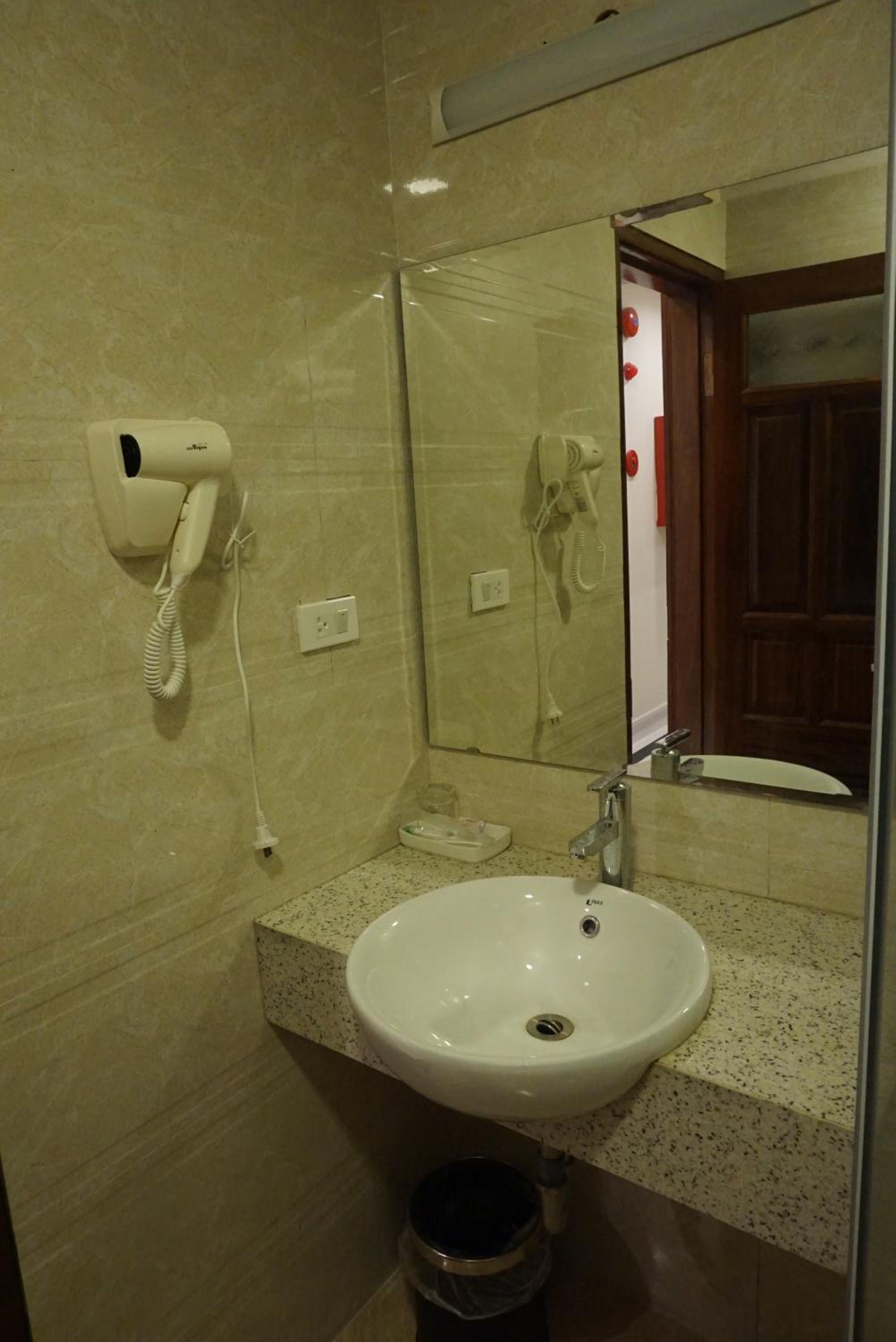 Twin Room with Private Bathroom
