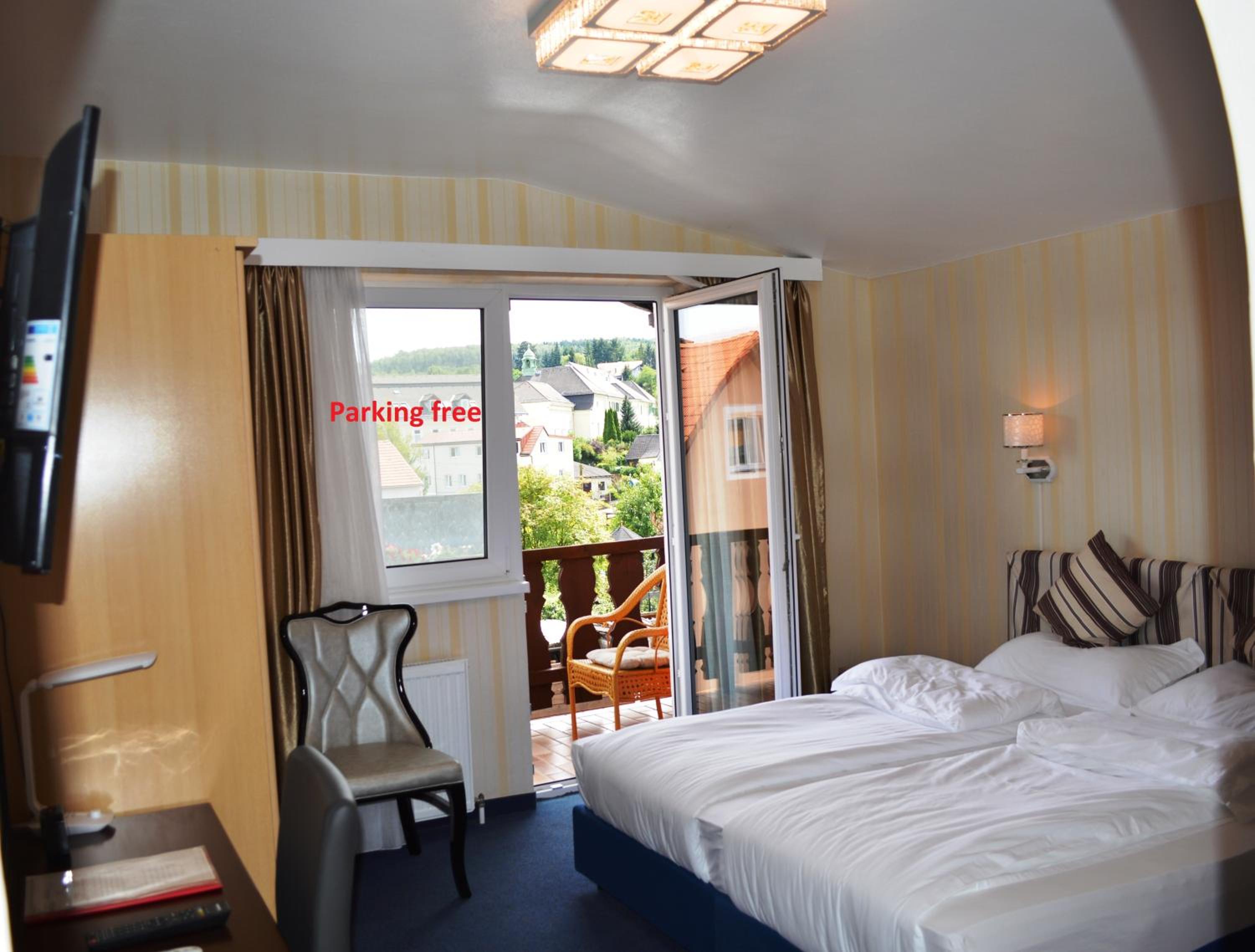 Double Room with Balcony - Photo 1