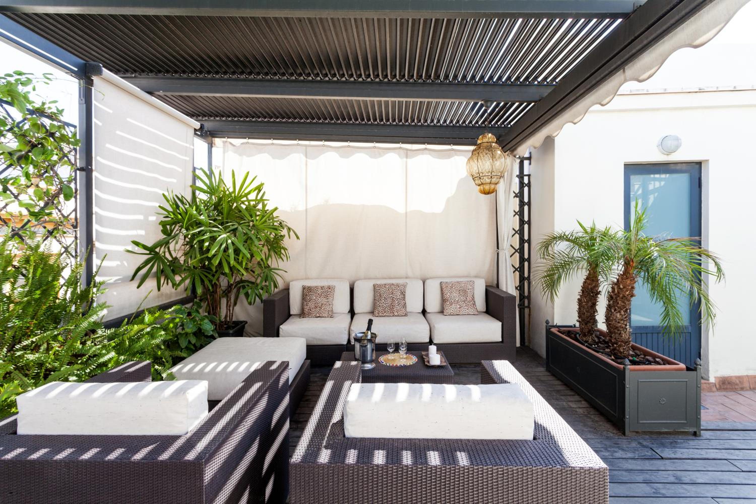Apartment with Terrace - Photo 4