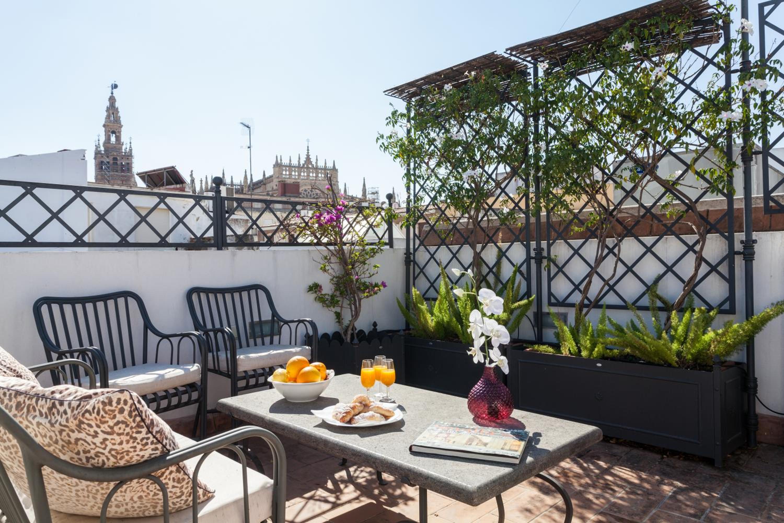 Apartment with Terrace - Photo 33