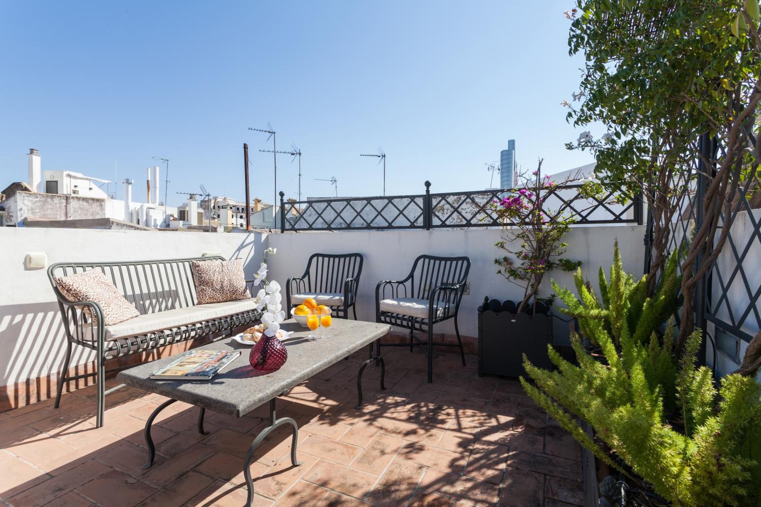 Apartment with Terrace - Photo 3