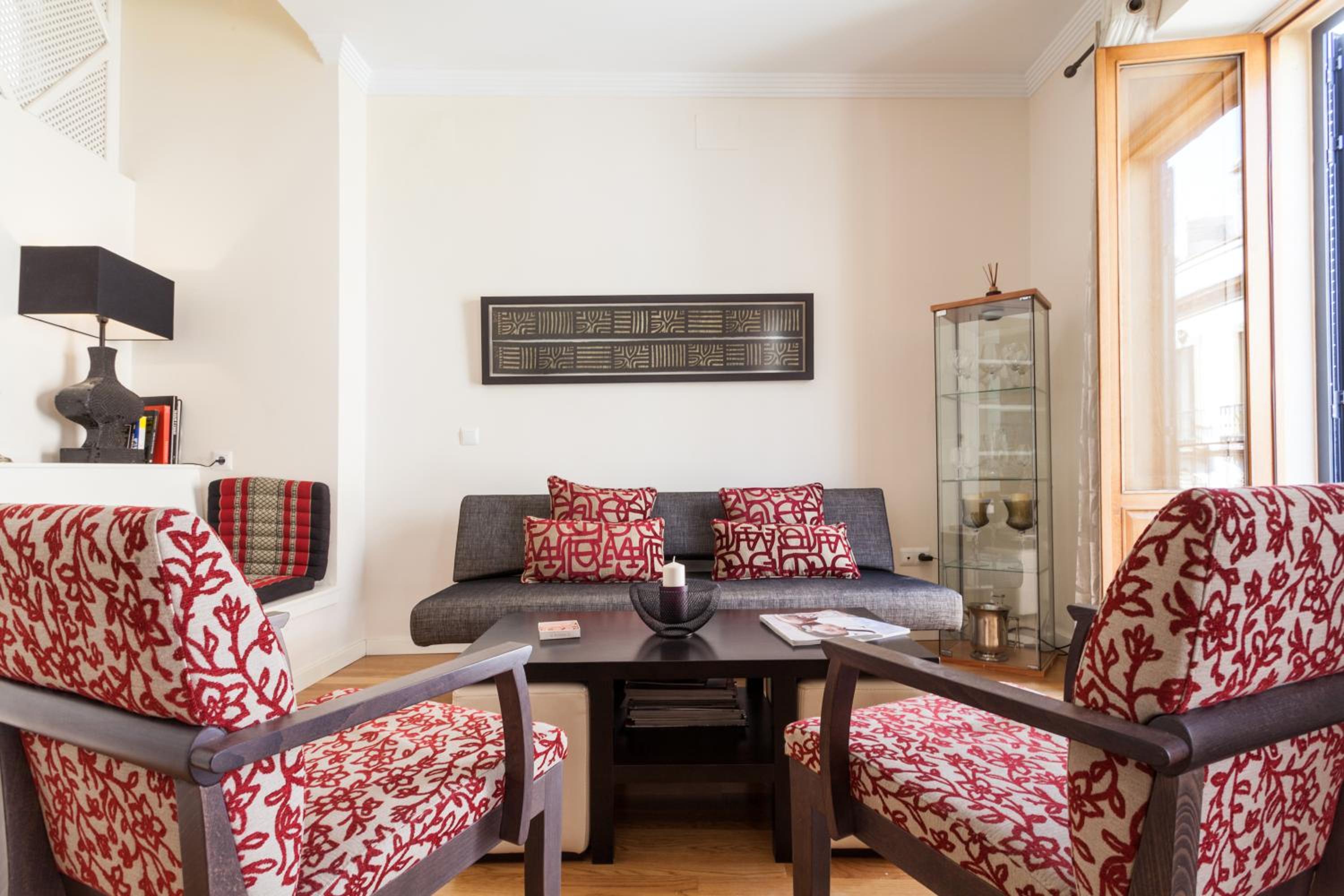 Apartment with Terrace - Photo 8