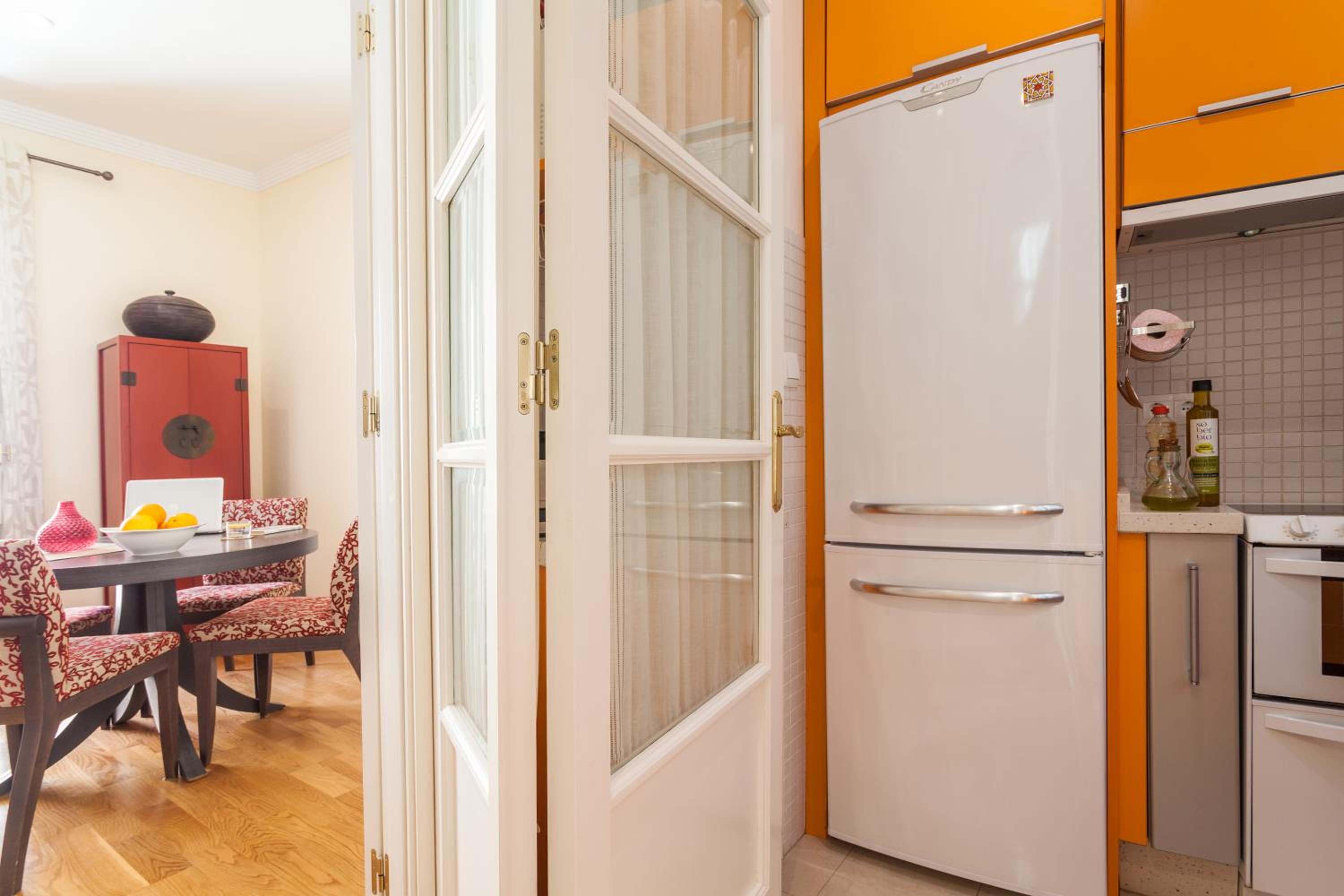 Apartment with Terrace - Photo 13