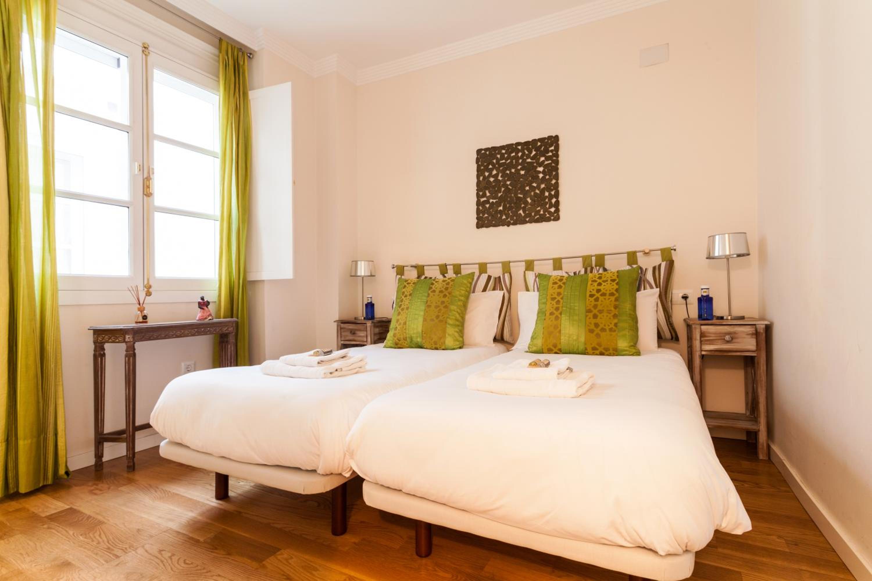 Apartment with Terrace - Photo 17