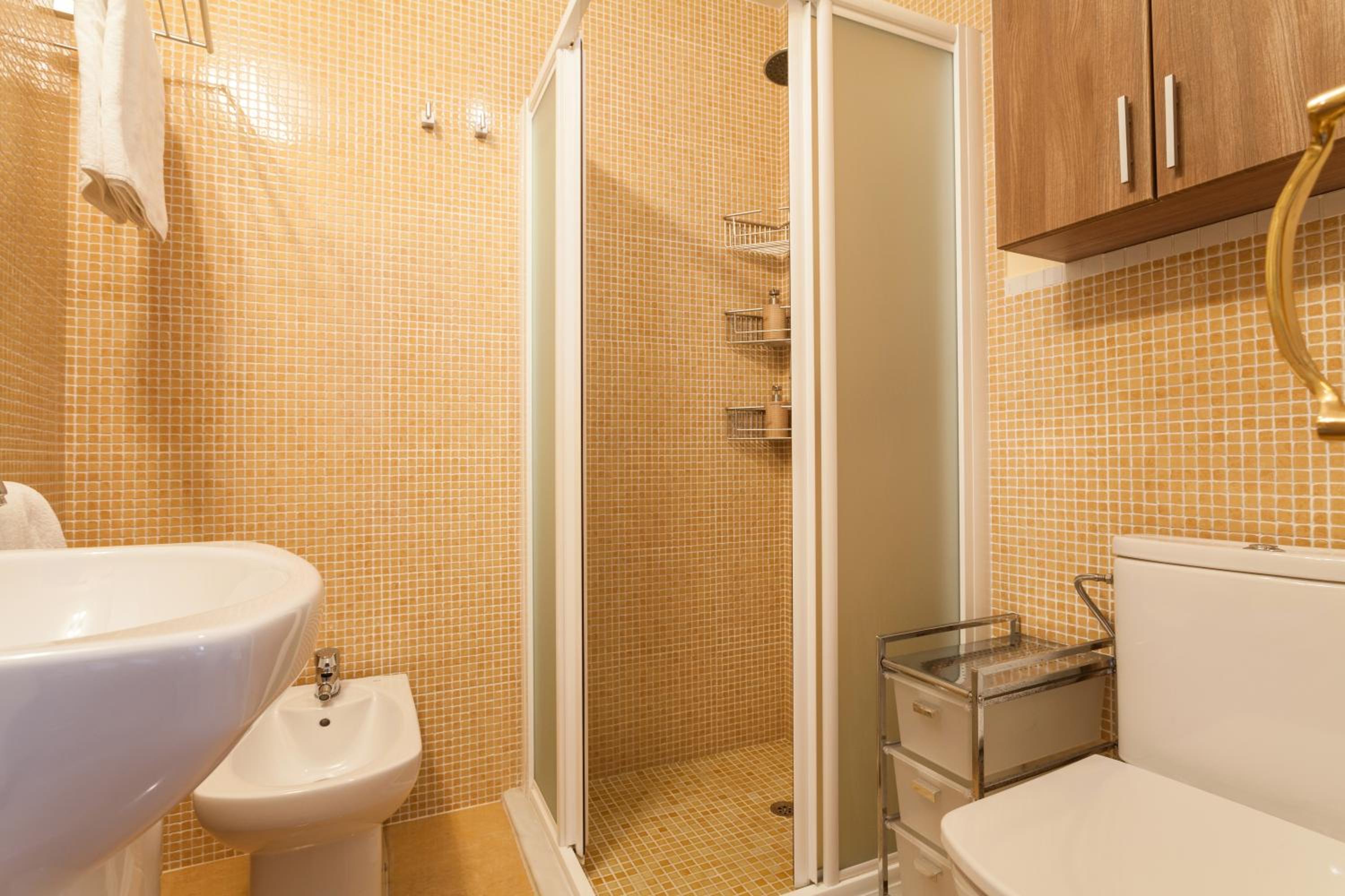 Apartment with Terrace - Photo 20