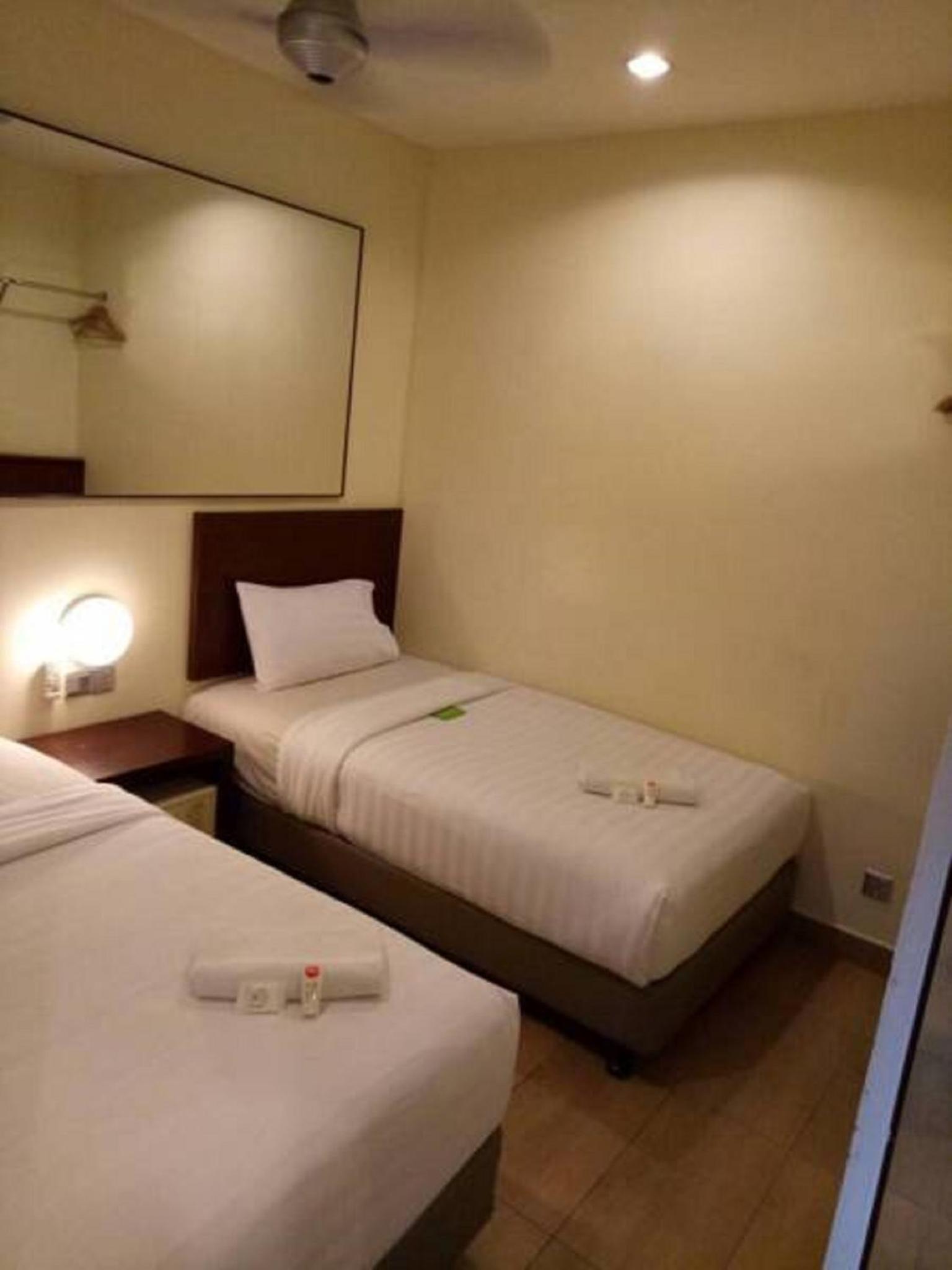 Twin Room - Windowless  - Photo 1