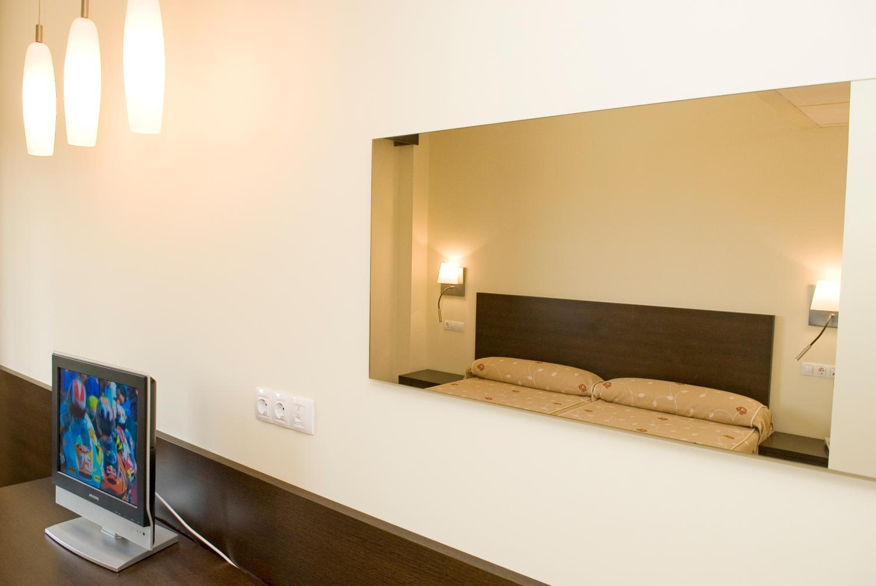 Double or Twin Room - Photo 2