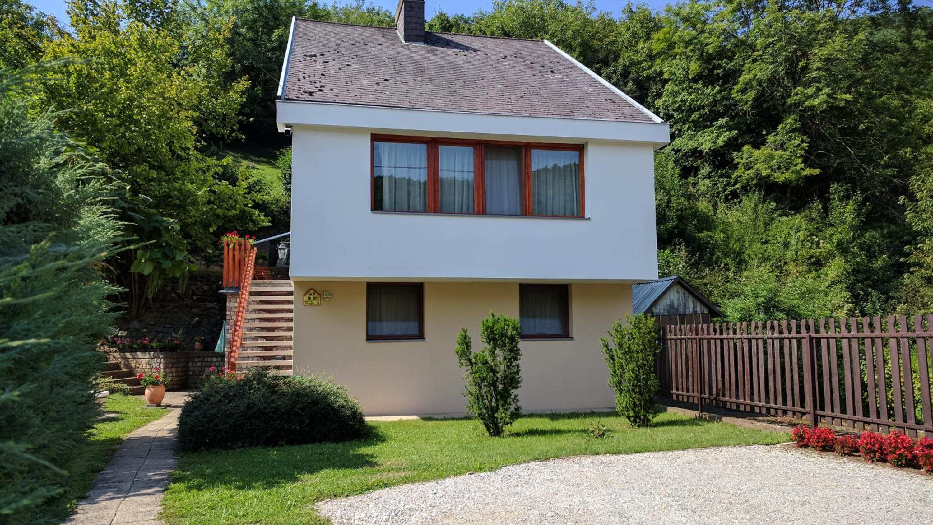 Three-Bedroom House photo 2