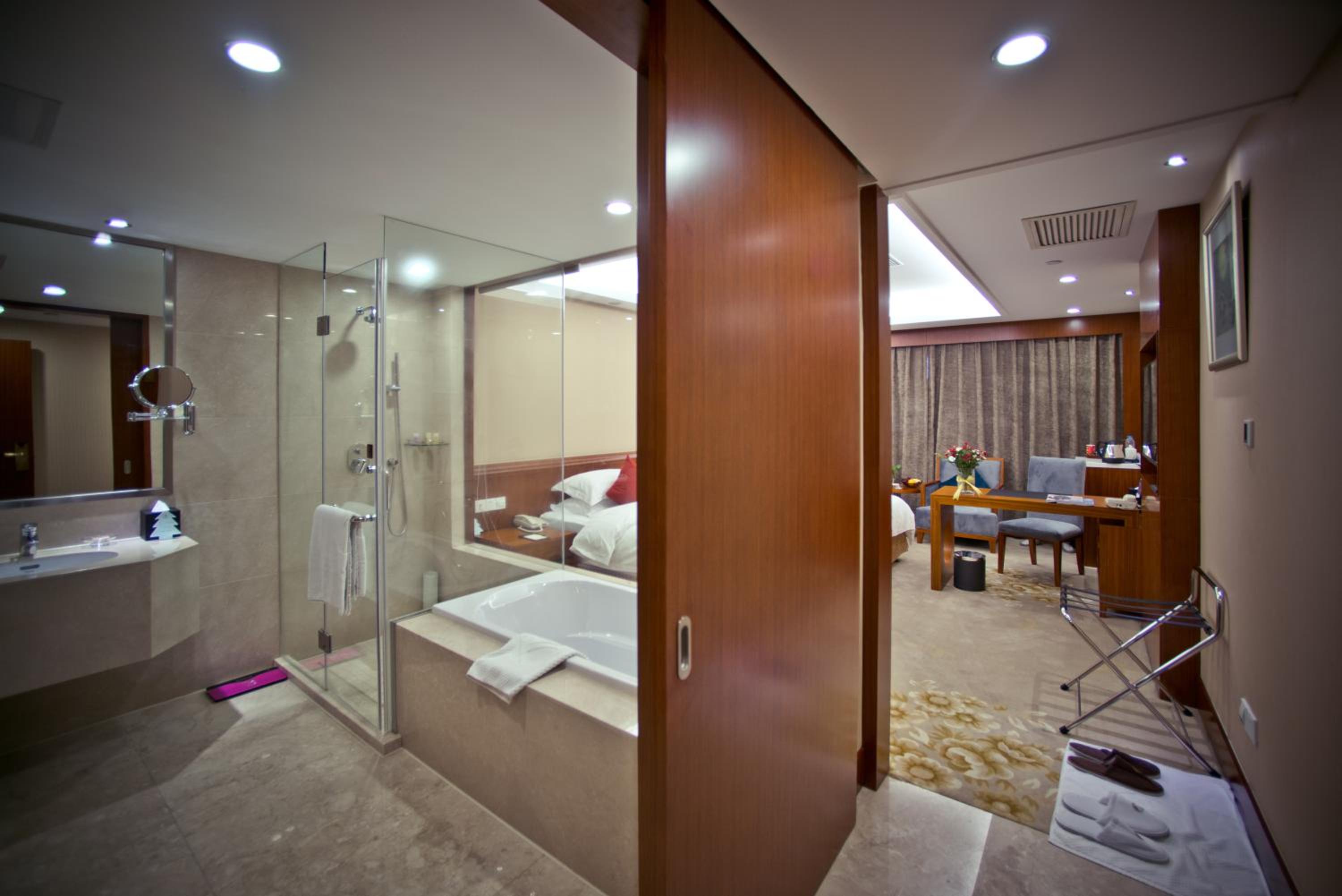 Standard Queen Room - Photo 5