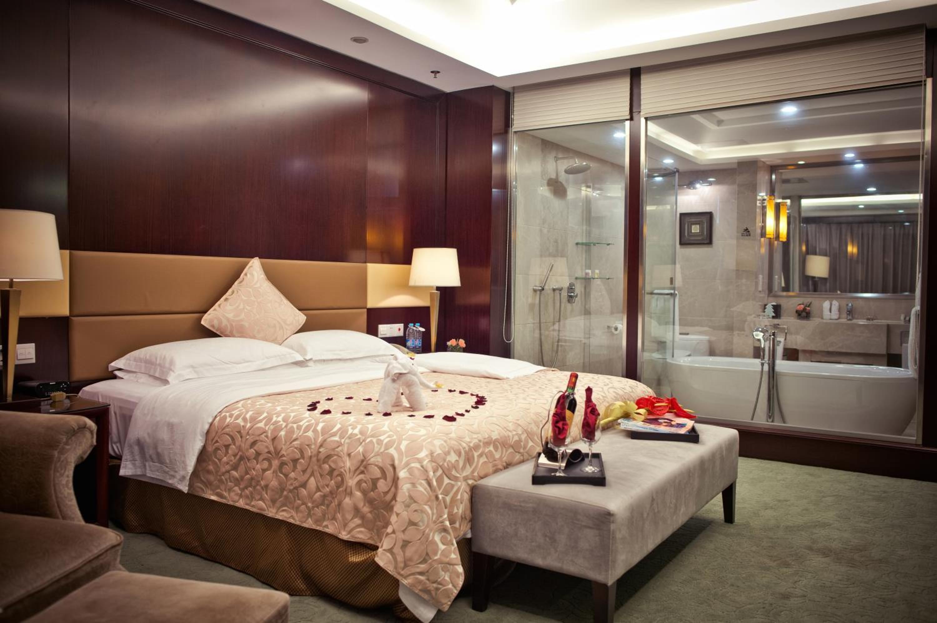 Deluxe Queen Room - Photo 1